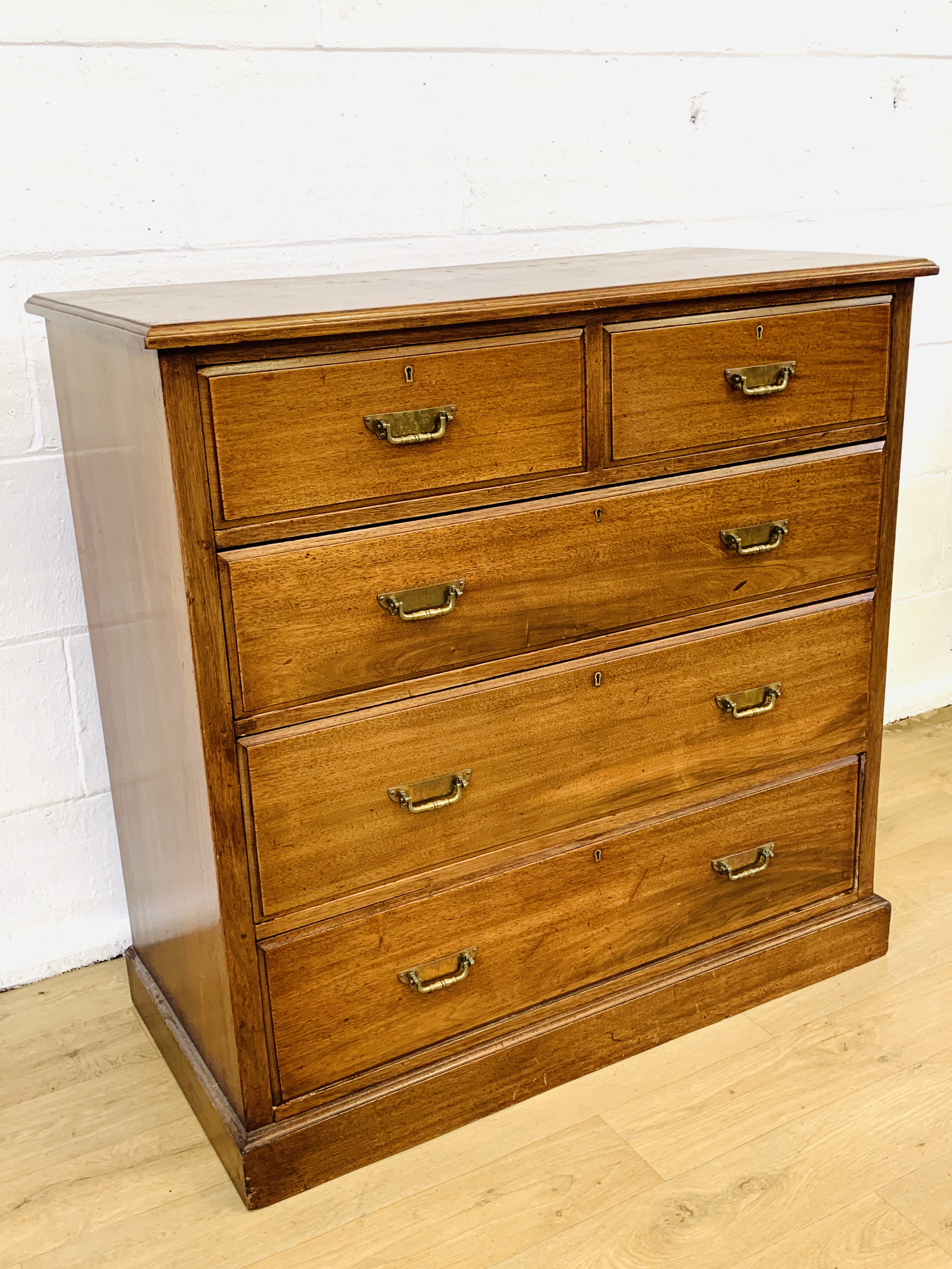 Mahogany chest of drawers