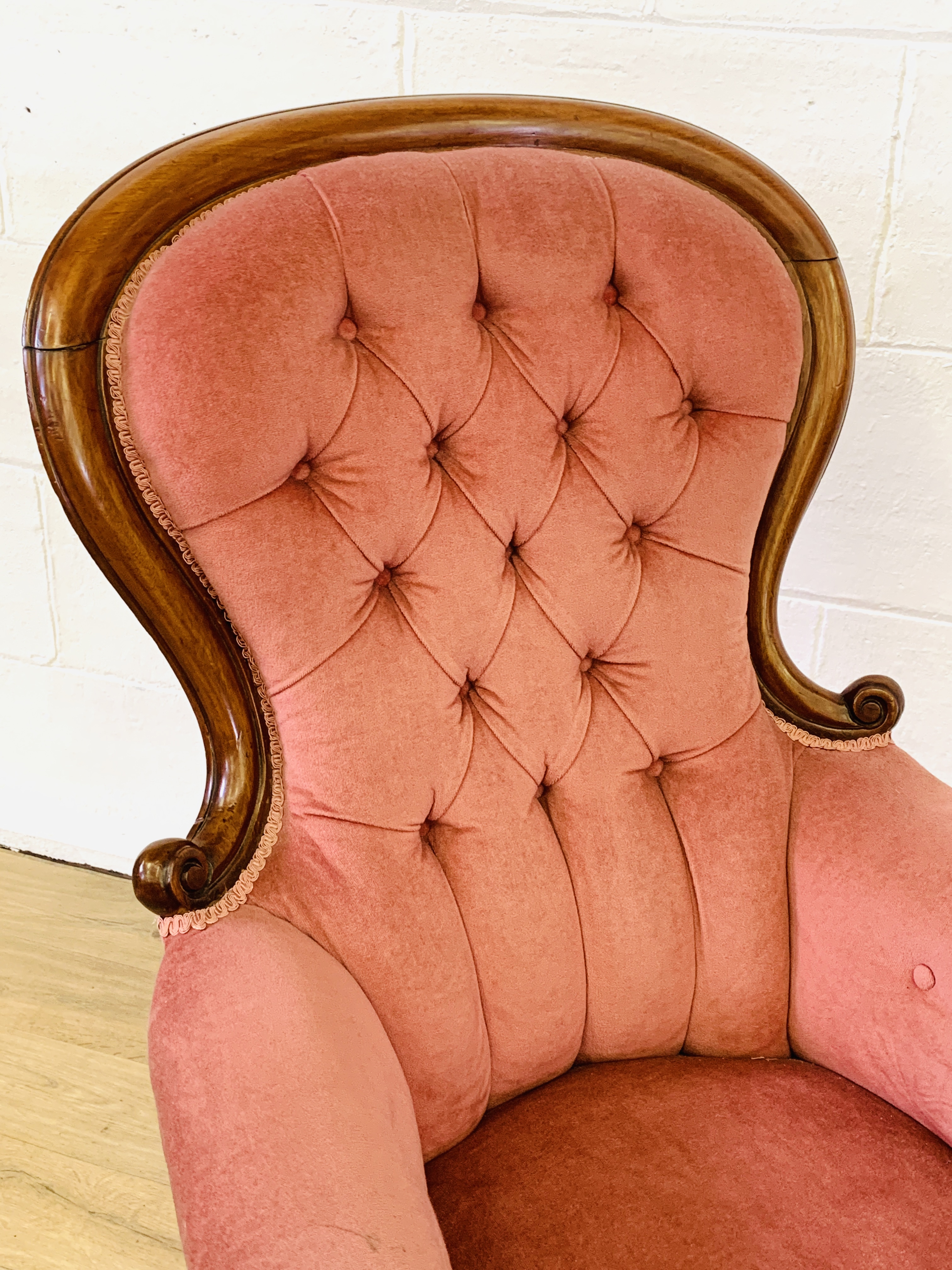 Victorian button back armchair - Image 3 of 5