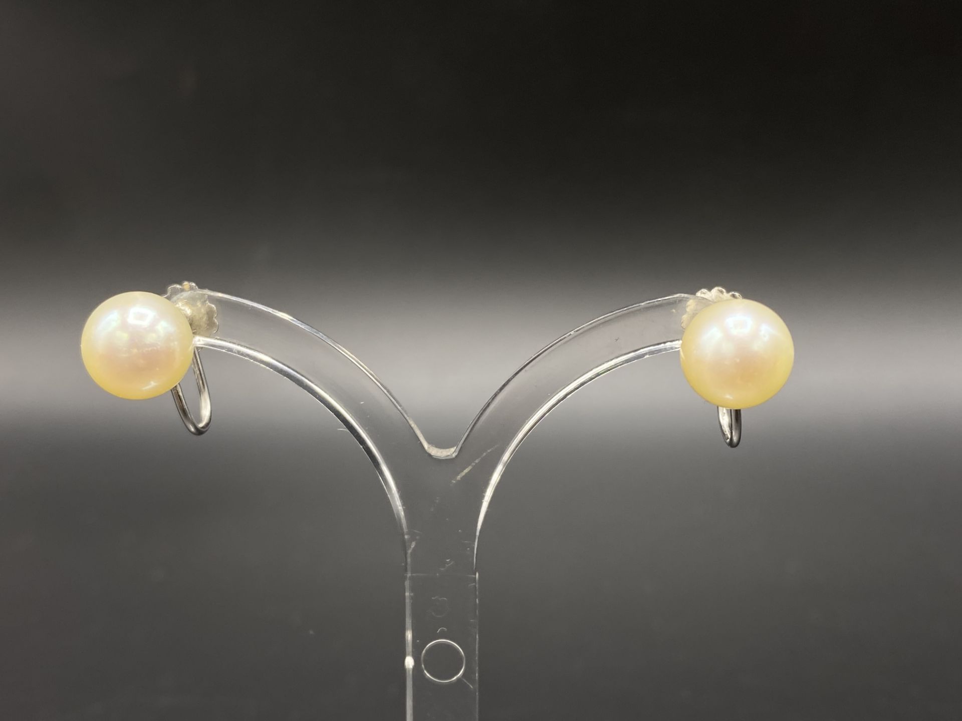 Pearl necklace with matching earrings - Image 6 of 7