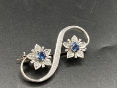 9ct white gold brooch