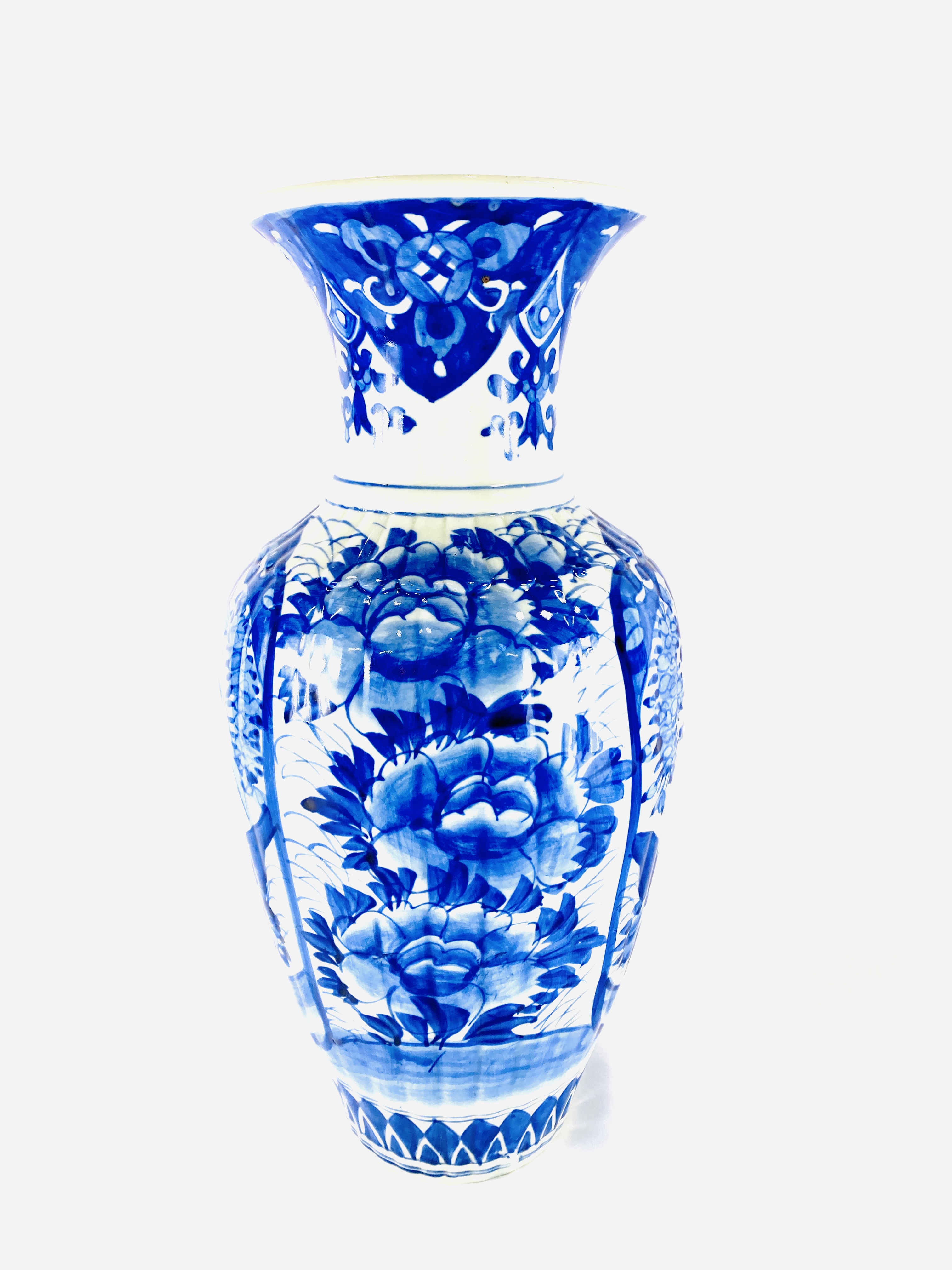 Pair of blue and white vases - Image 4 of 6