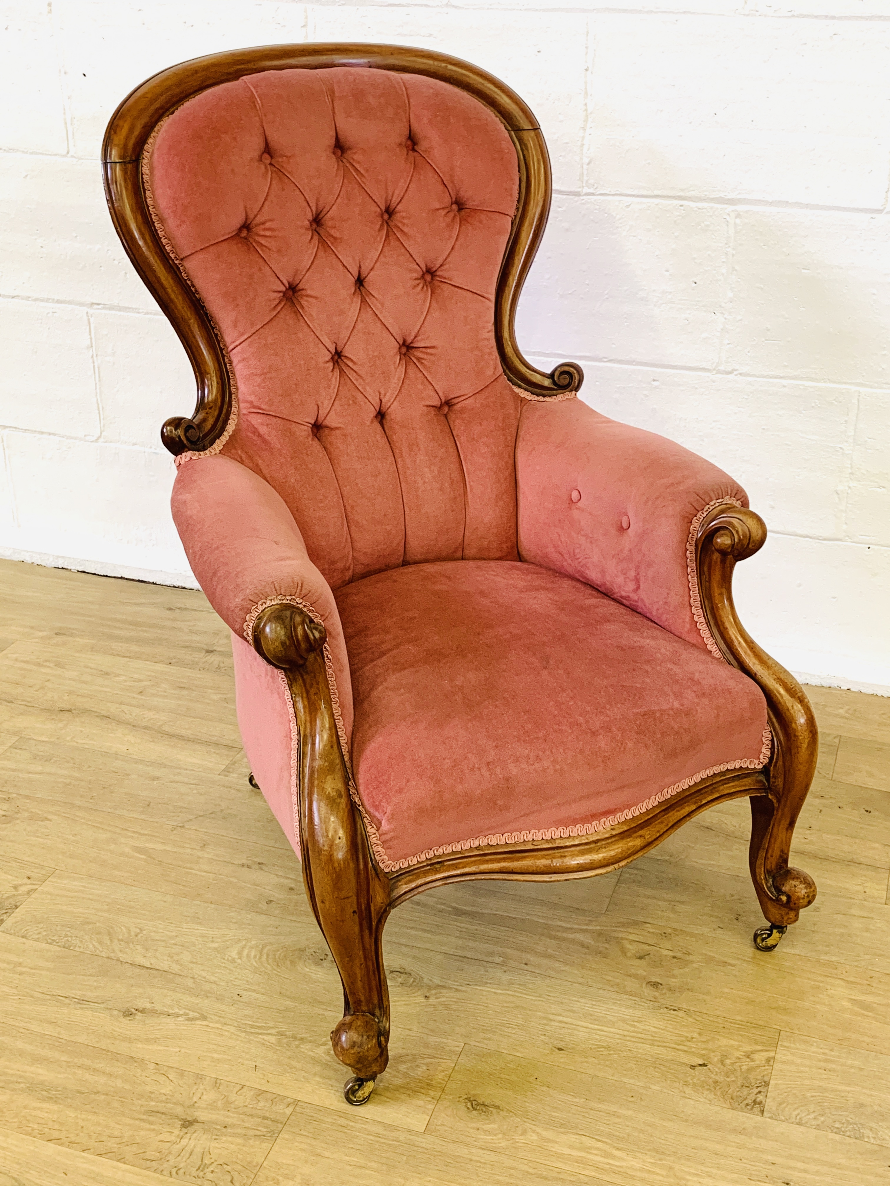 Victorian button back armchair - Image 2 of 5