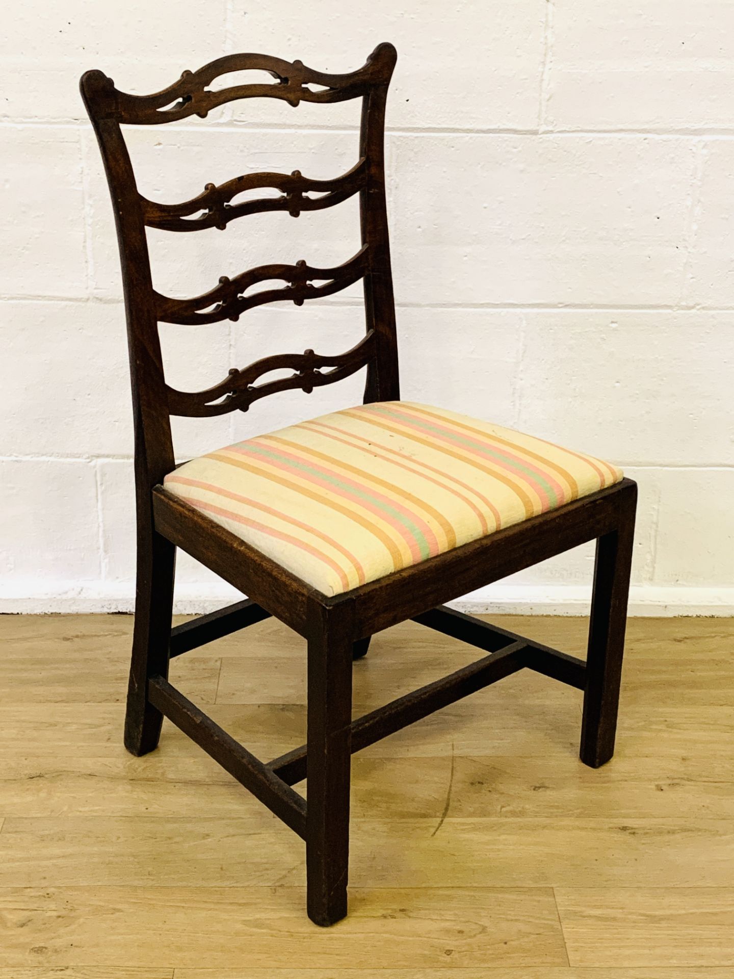 Mahogany ladder back dining chair - Image 2 of 4
