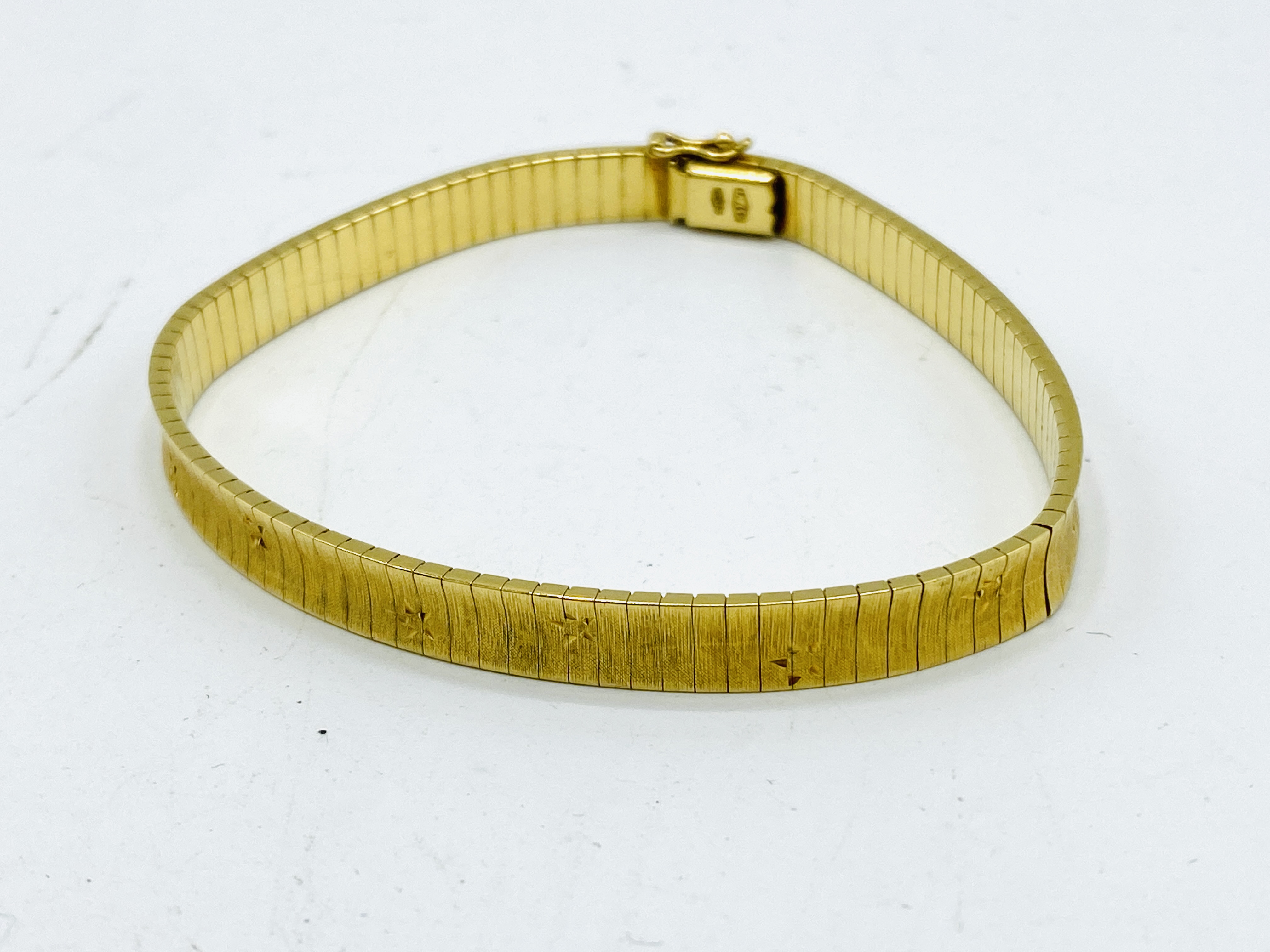 18ct gold bracelet - Image 2 of 5