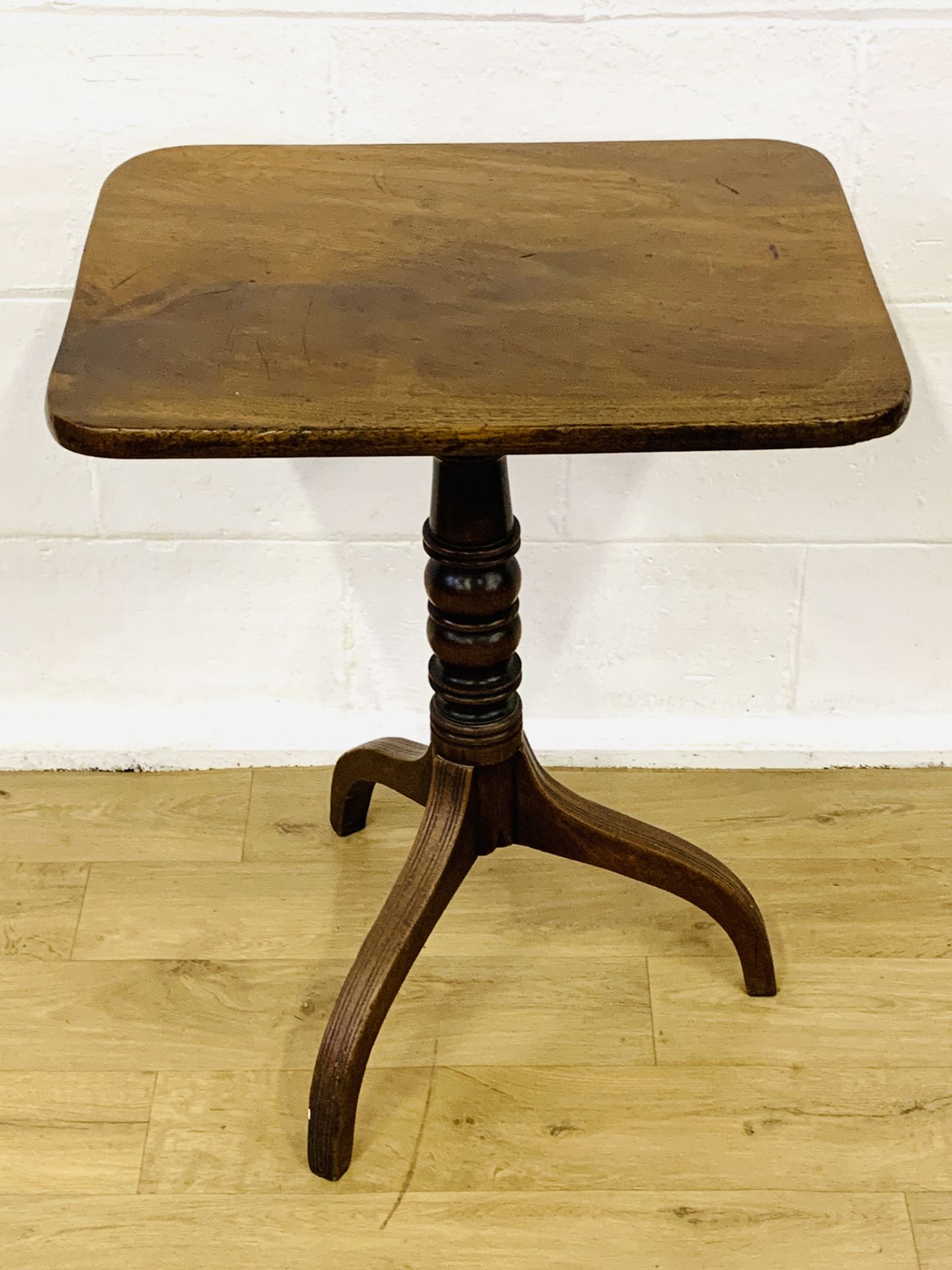 Mahogany tilt top table - Bild 2 aus 5