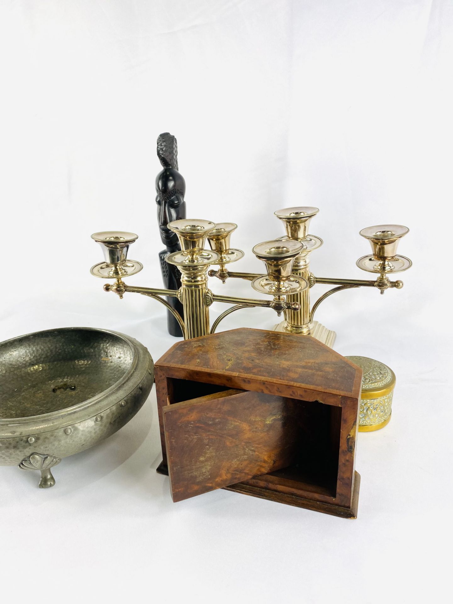 A pair of silver plate candelabra and other items - Bild 6 aus 6