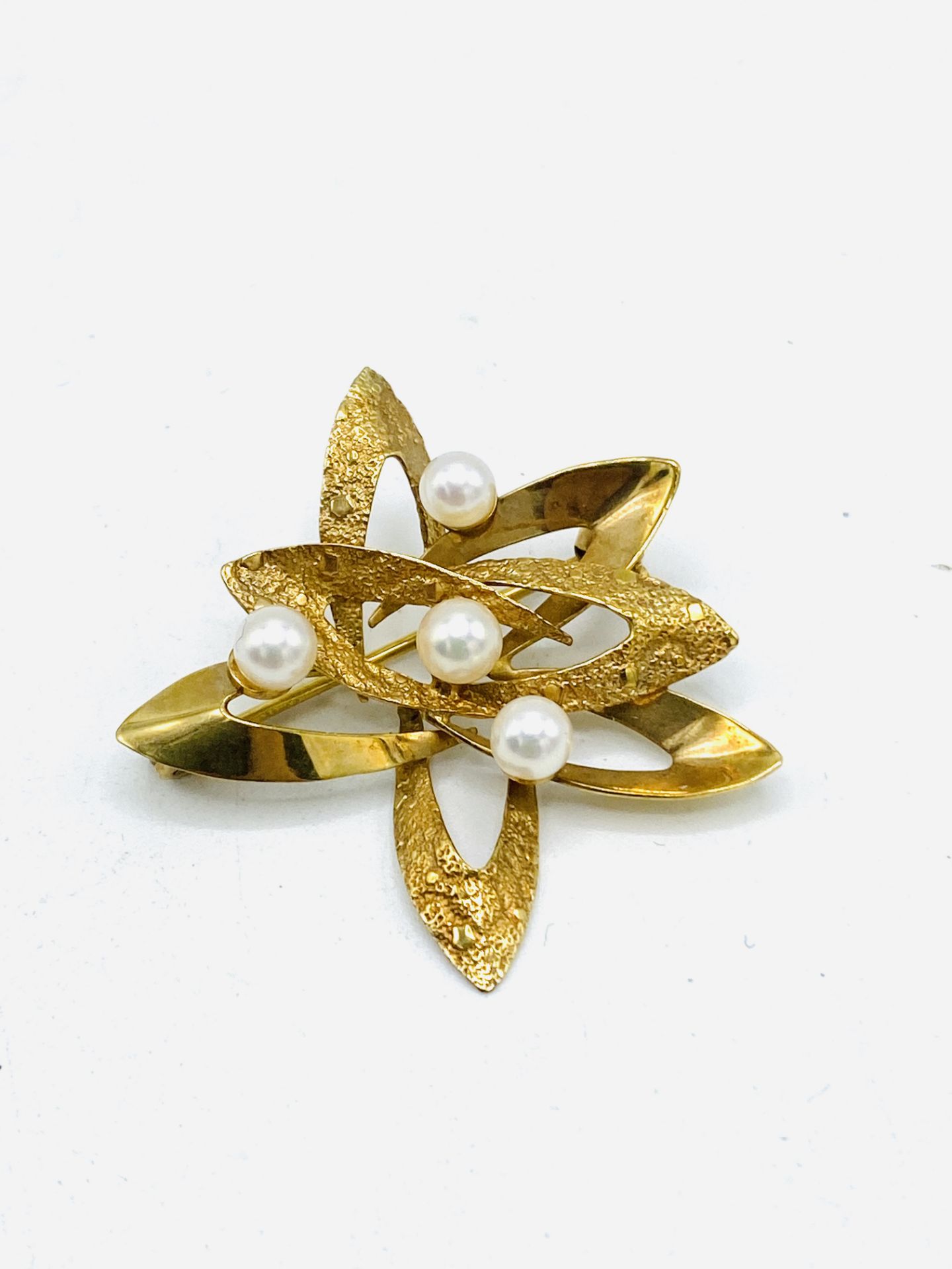 9ct gold brooch set with pearls - Image 4 of 5