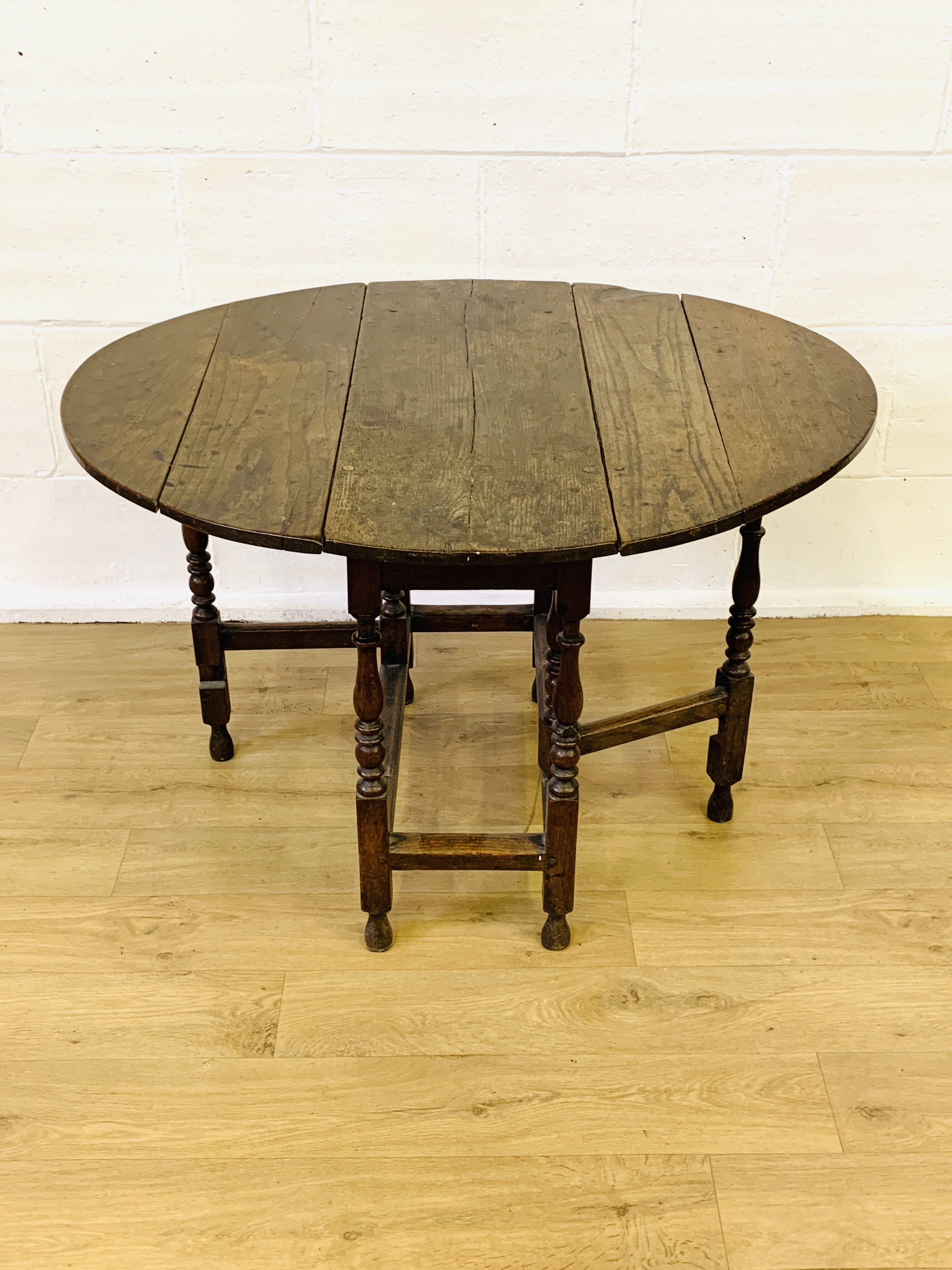 Oak drop side table - Image 3 of 4