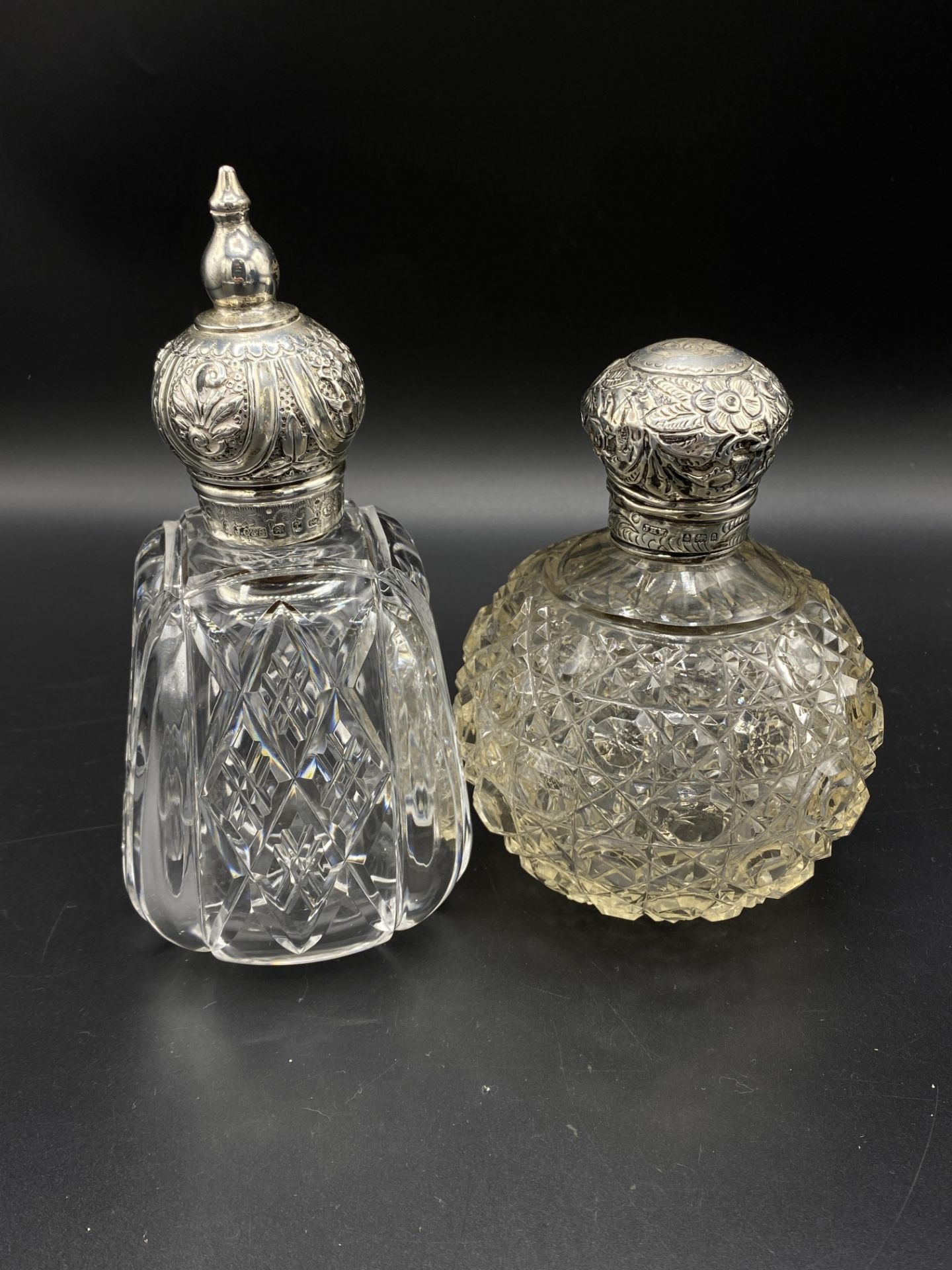 Two cut glass perfume bottles - Bild 2 aus 3