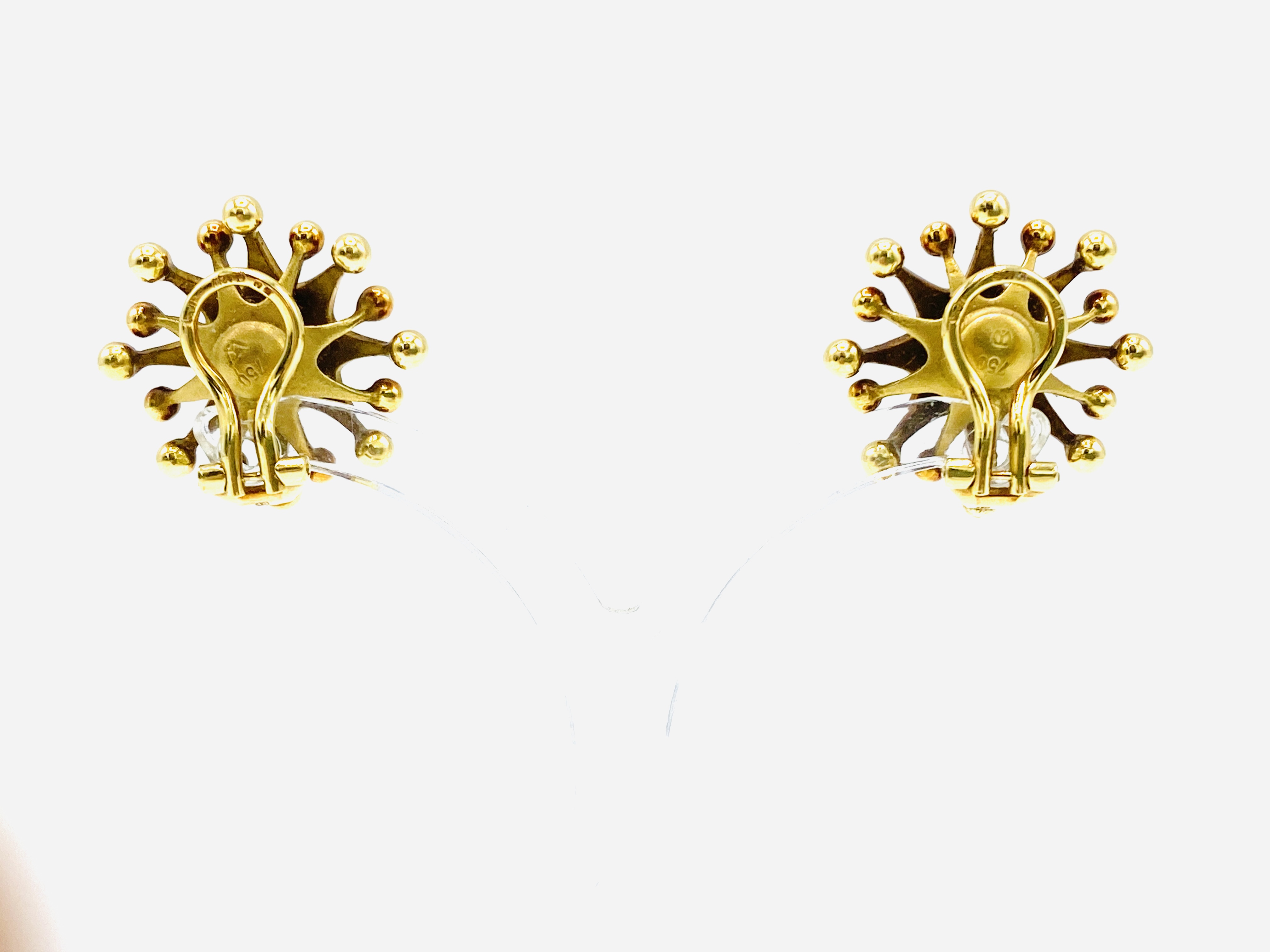 Pair of 18ct gold earrings - Image 4 of 6