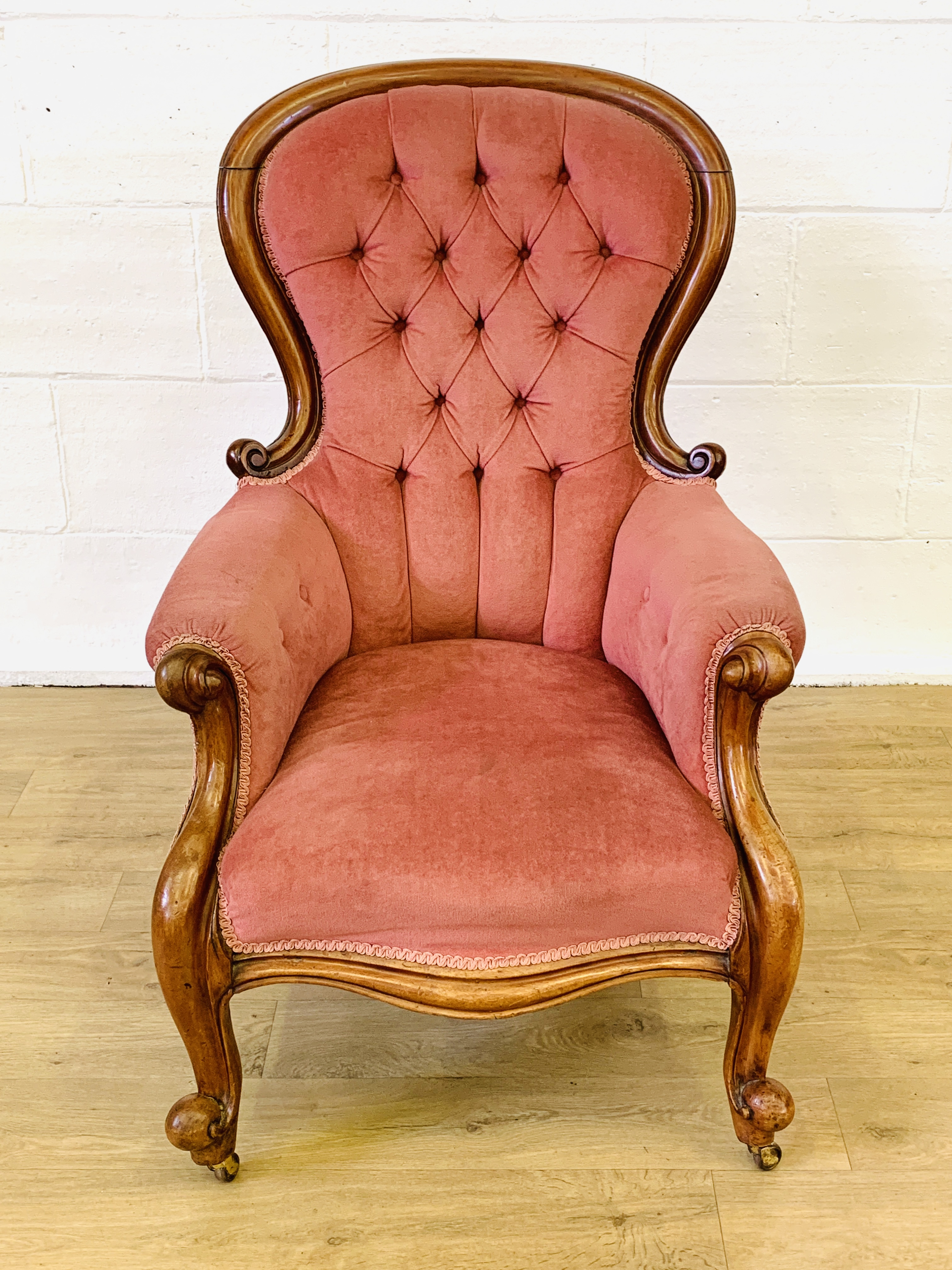 Victorian button back armchair - Image 5 of 5
