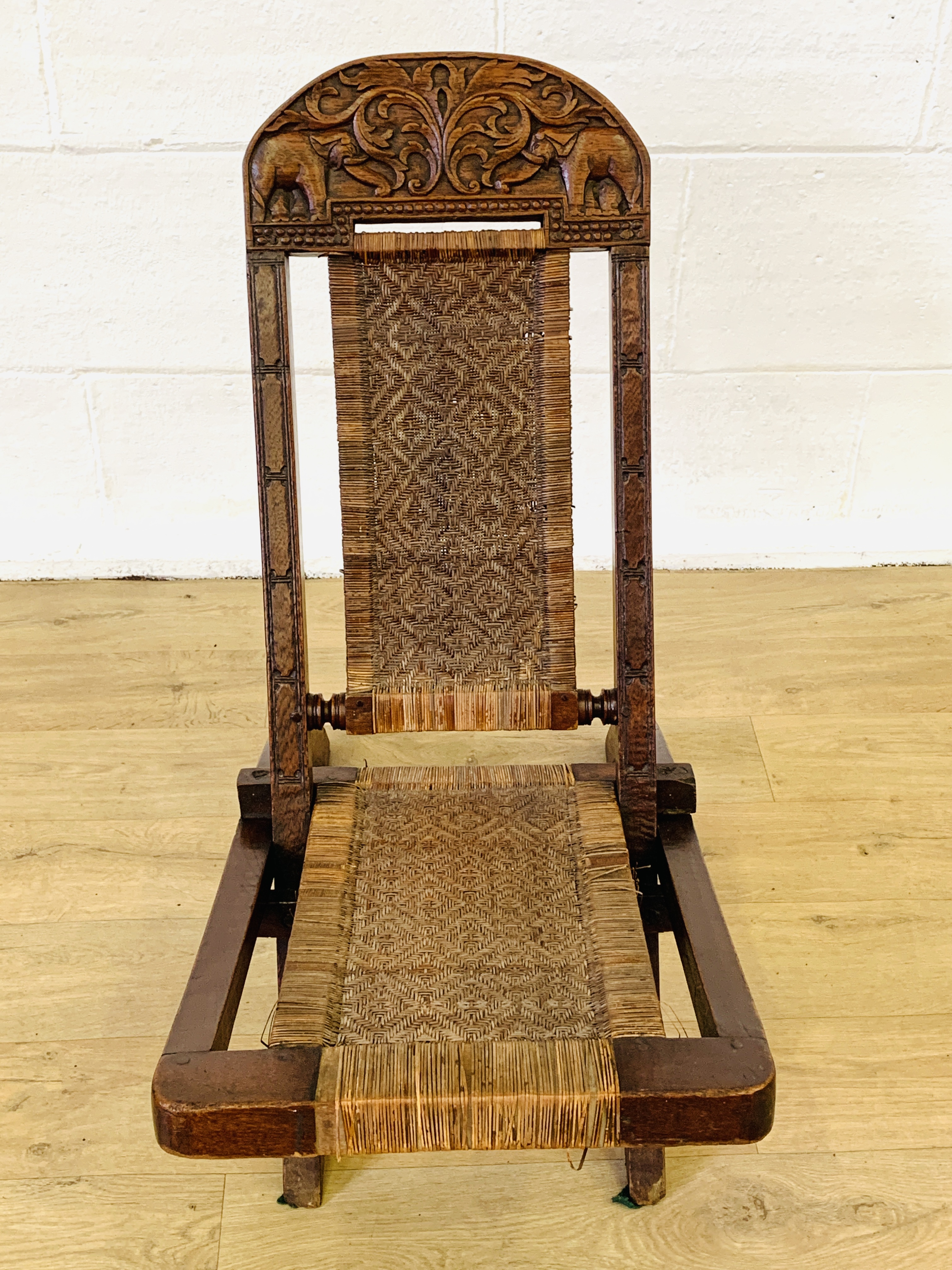 Carved wood folding chair - Image 4 of 5