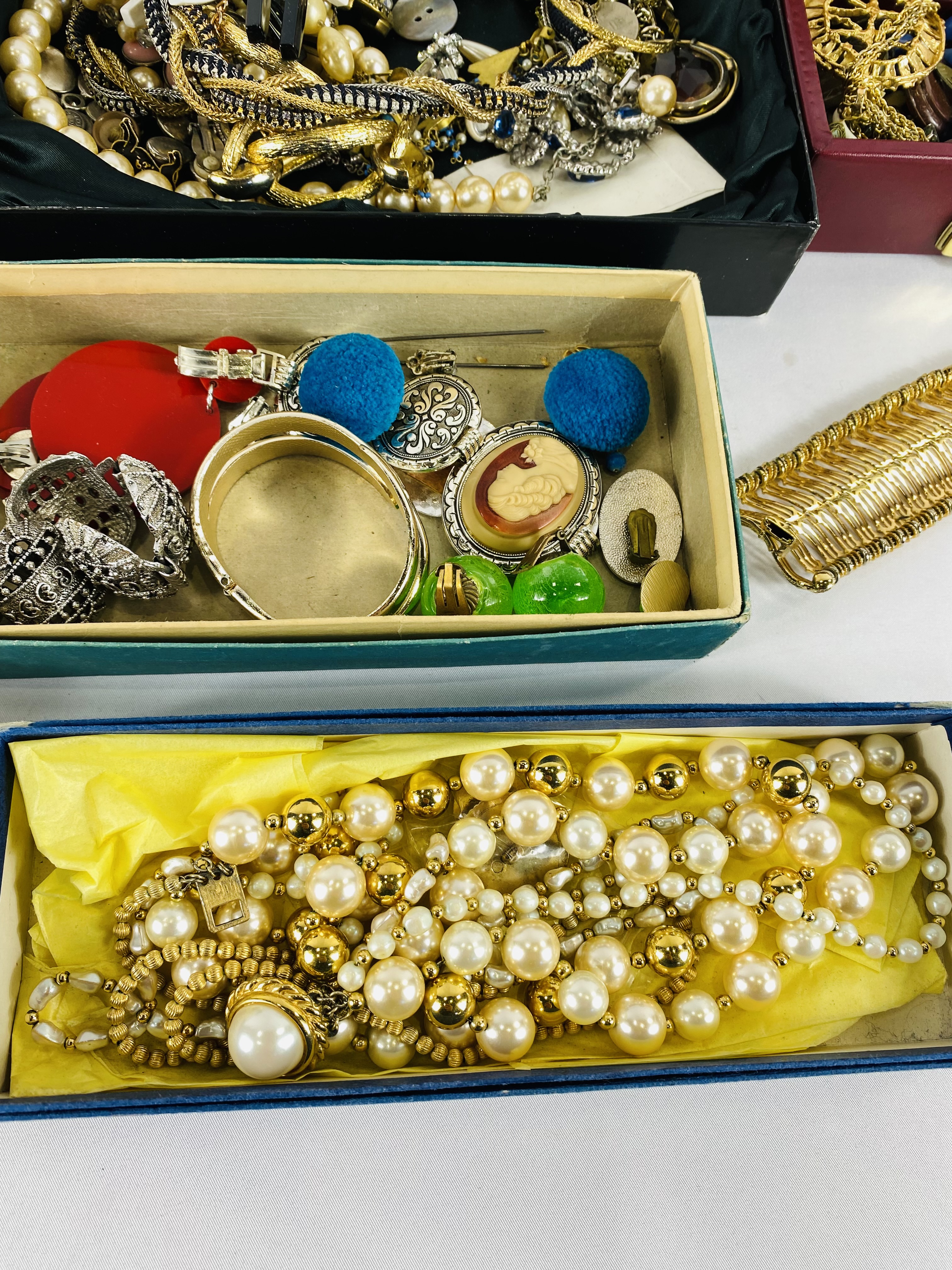 Quantity of costume jewellery - Image 6 of 7