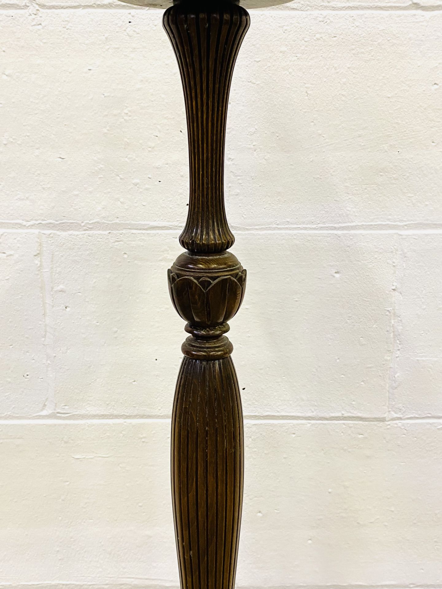 Oak standard lamp - Image 4 of 5