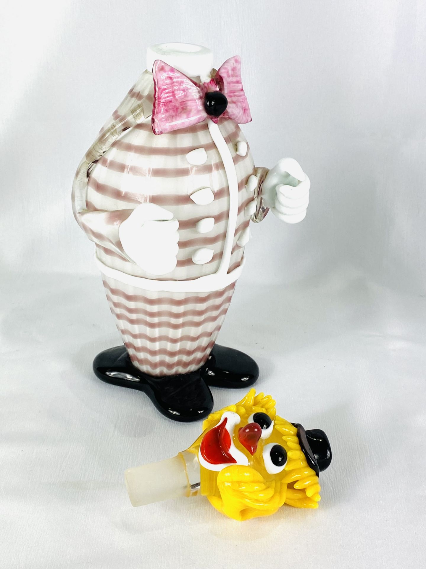 A Murano glass clown together with a Murano glass decanter - Bild 5 aus 5