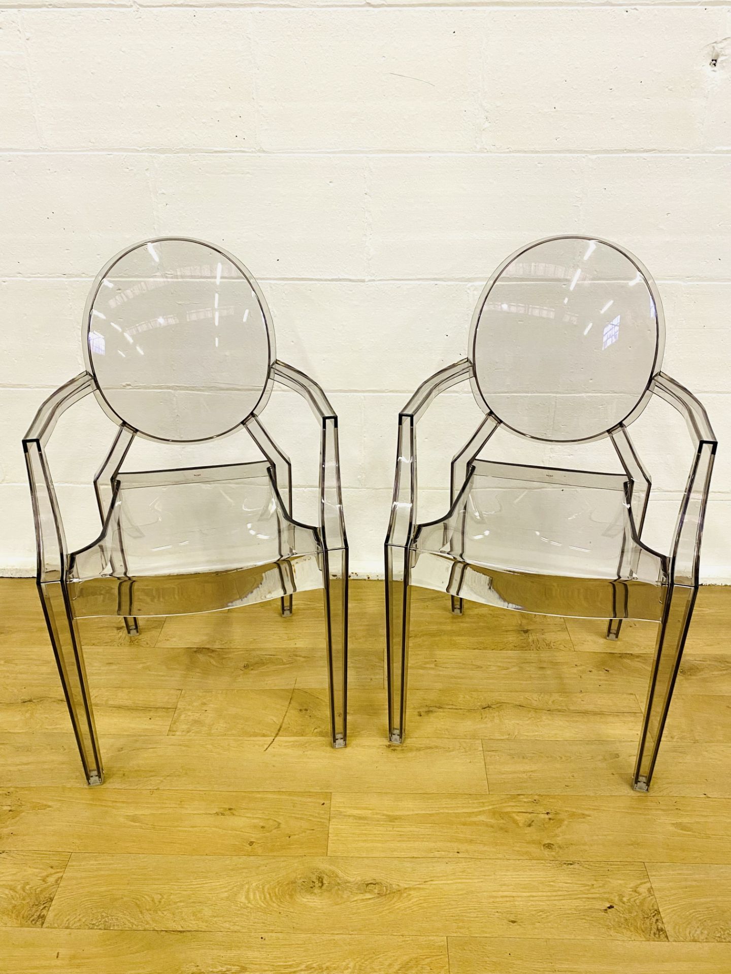 Two Kartell clear plastic armchairs - Image 2 of 5