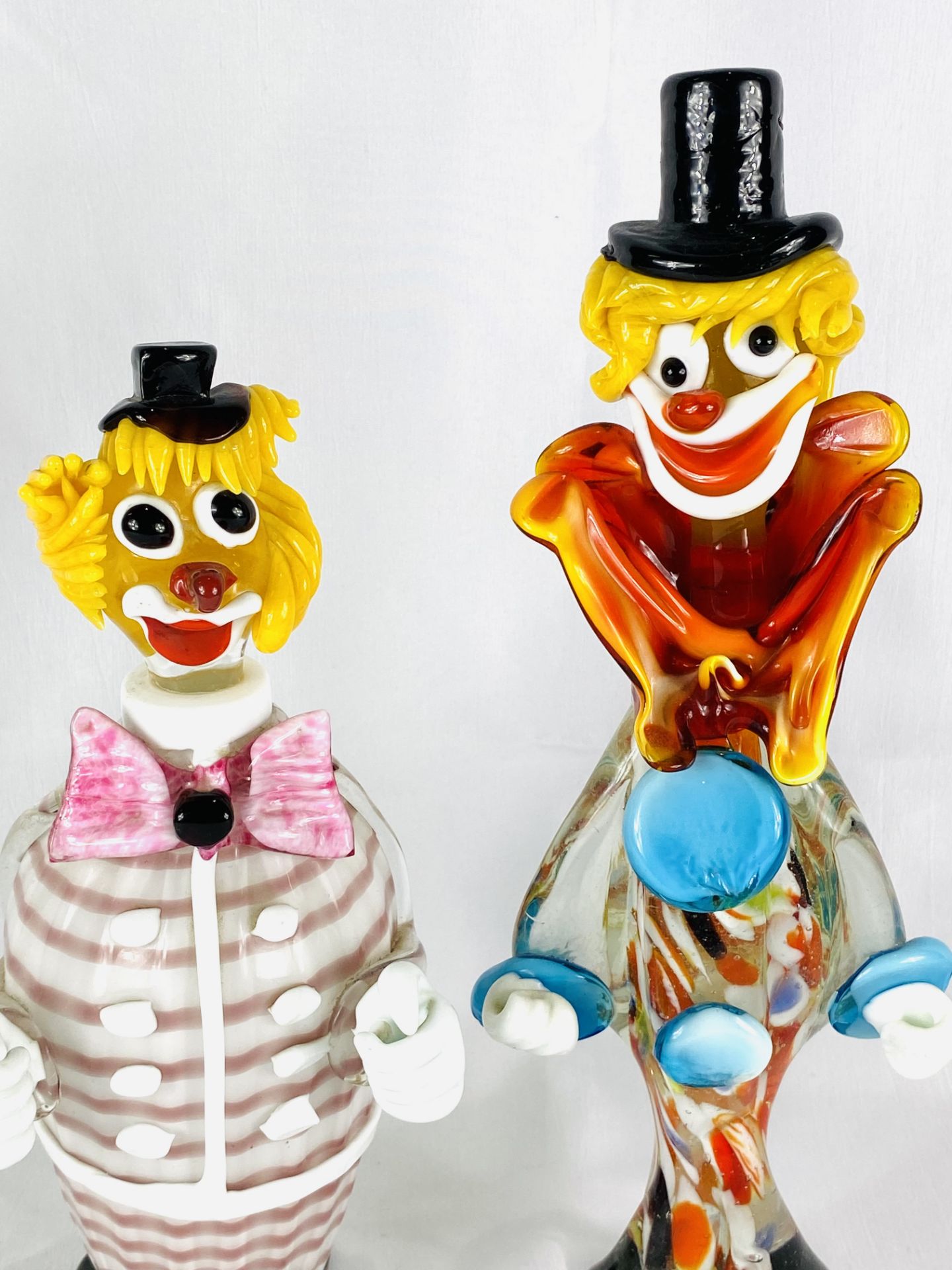 A Murano glass clown together with a Murano glass decanter - Bild 2 aus 5