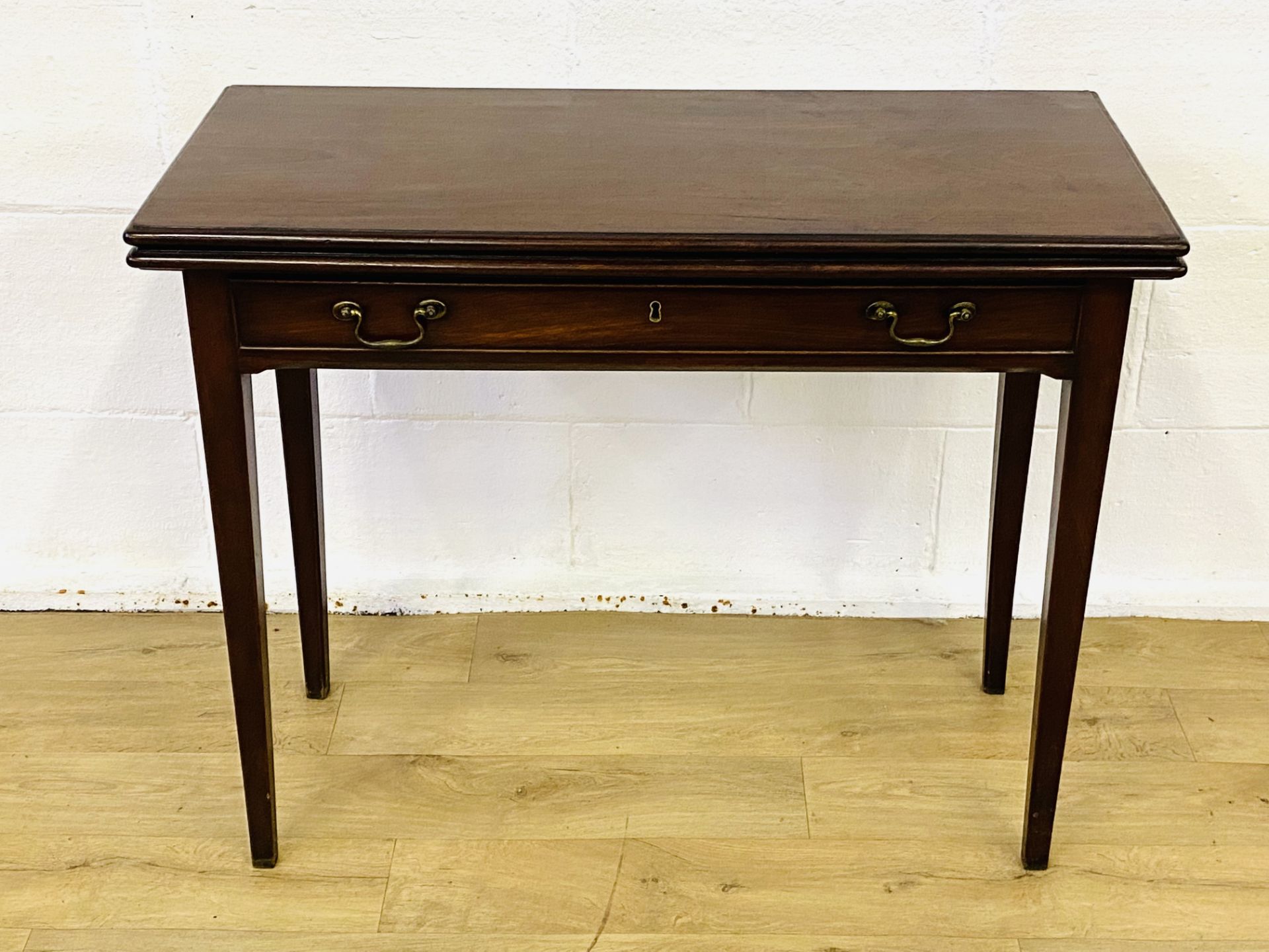 Mahogany gateleg table