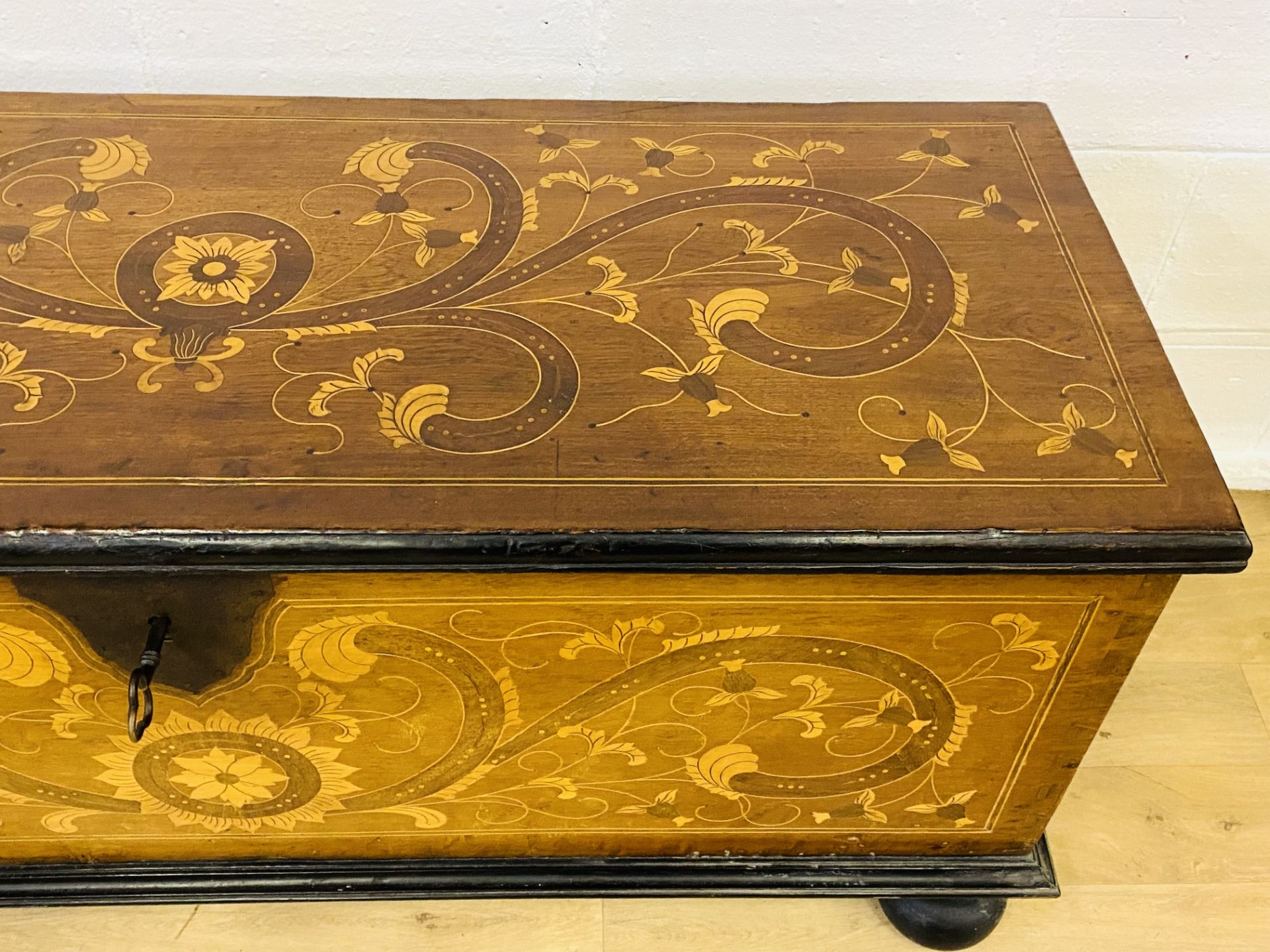 European chest with marquetry inlay - Image 3 of 16