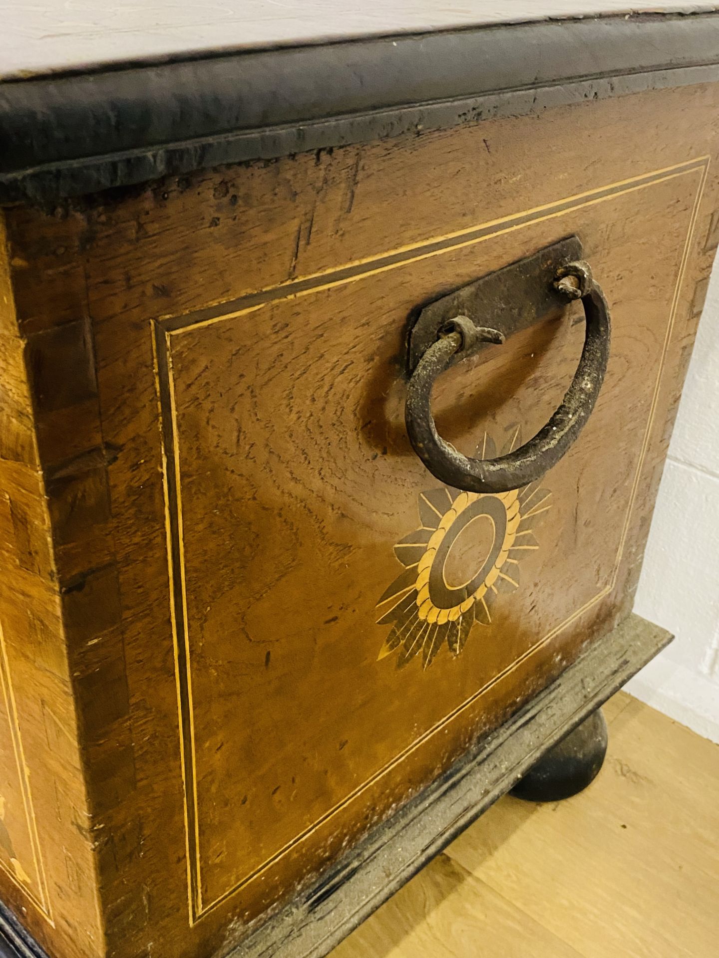 European chest with marquetry inlay - Image 15 of 16