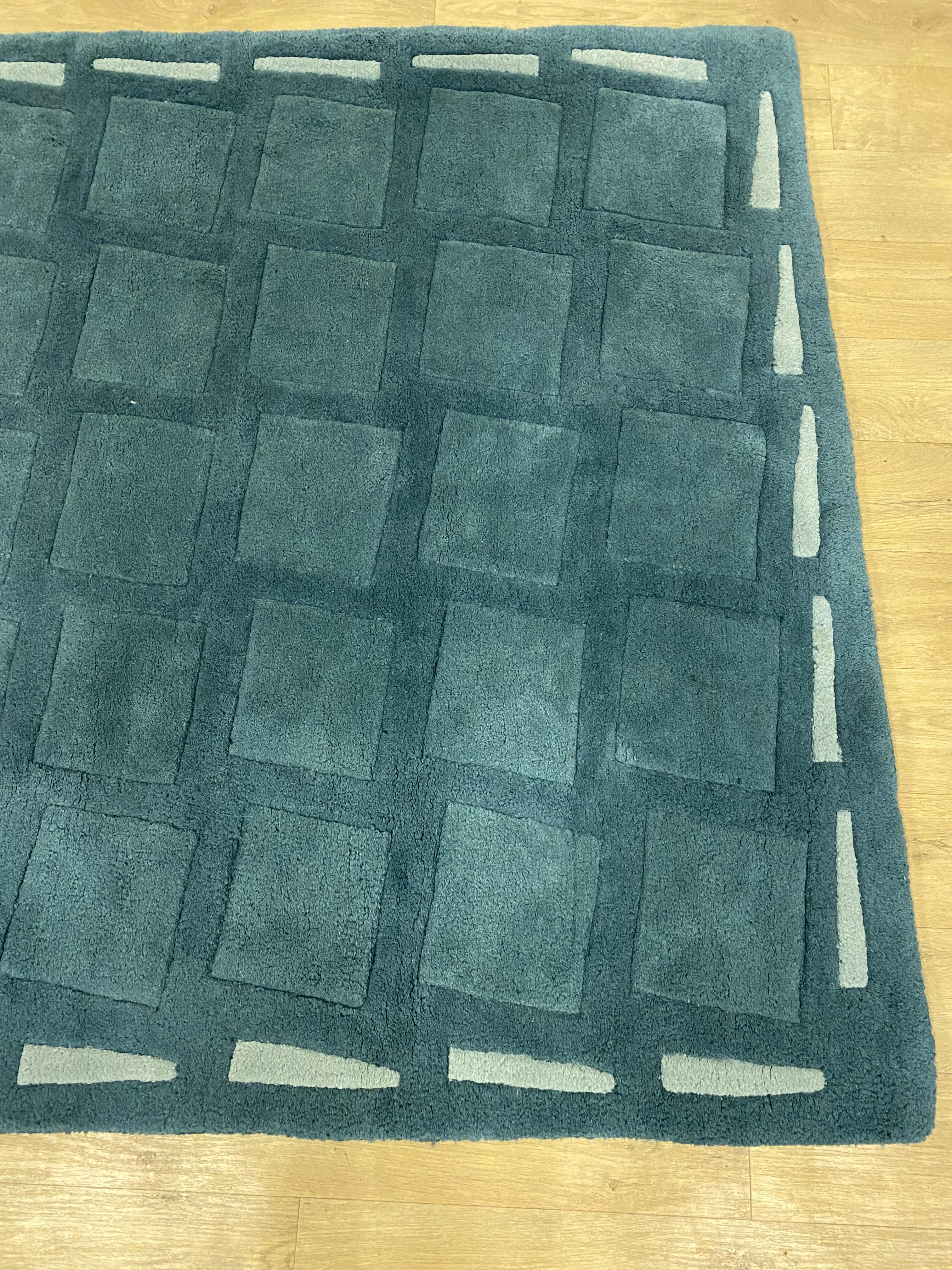 Green wool carpet - Image 4 of 4