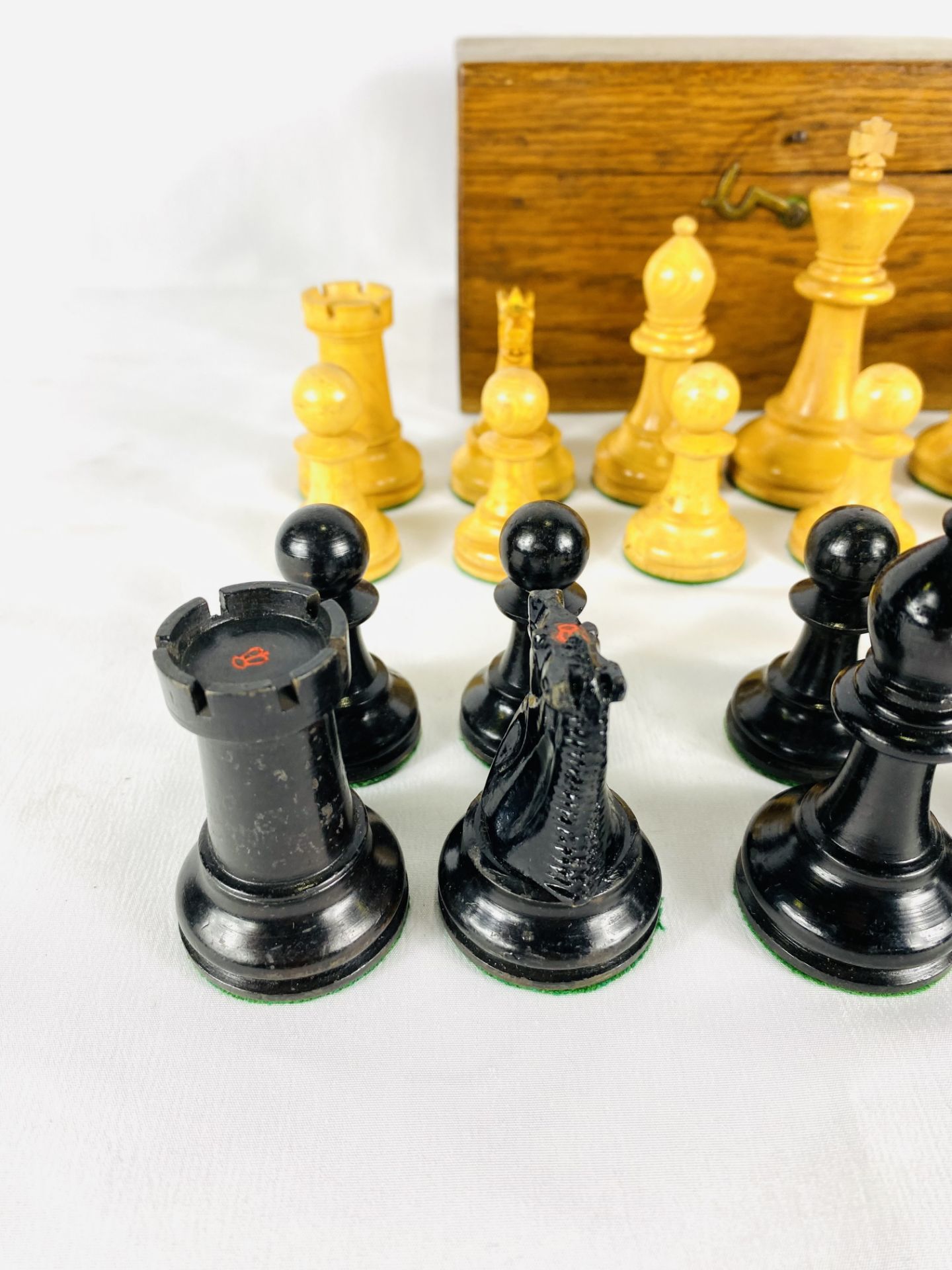 Boxwood and ebony Staunton style chess set - Bild 2 aus 6