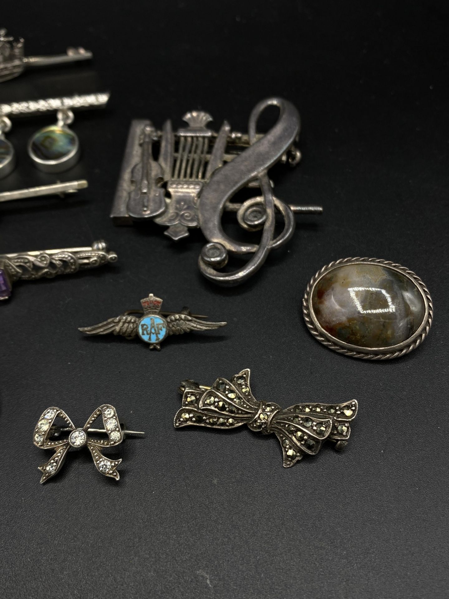 Quantity of silver brooches - Image 2 of 5