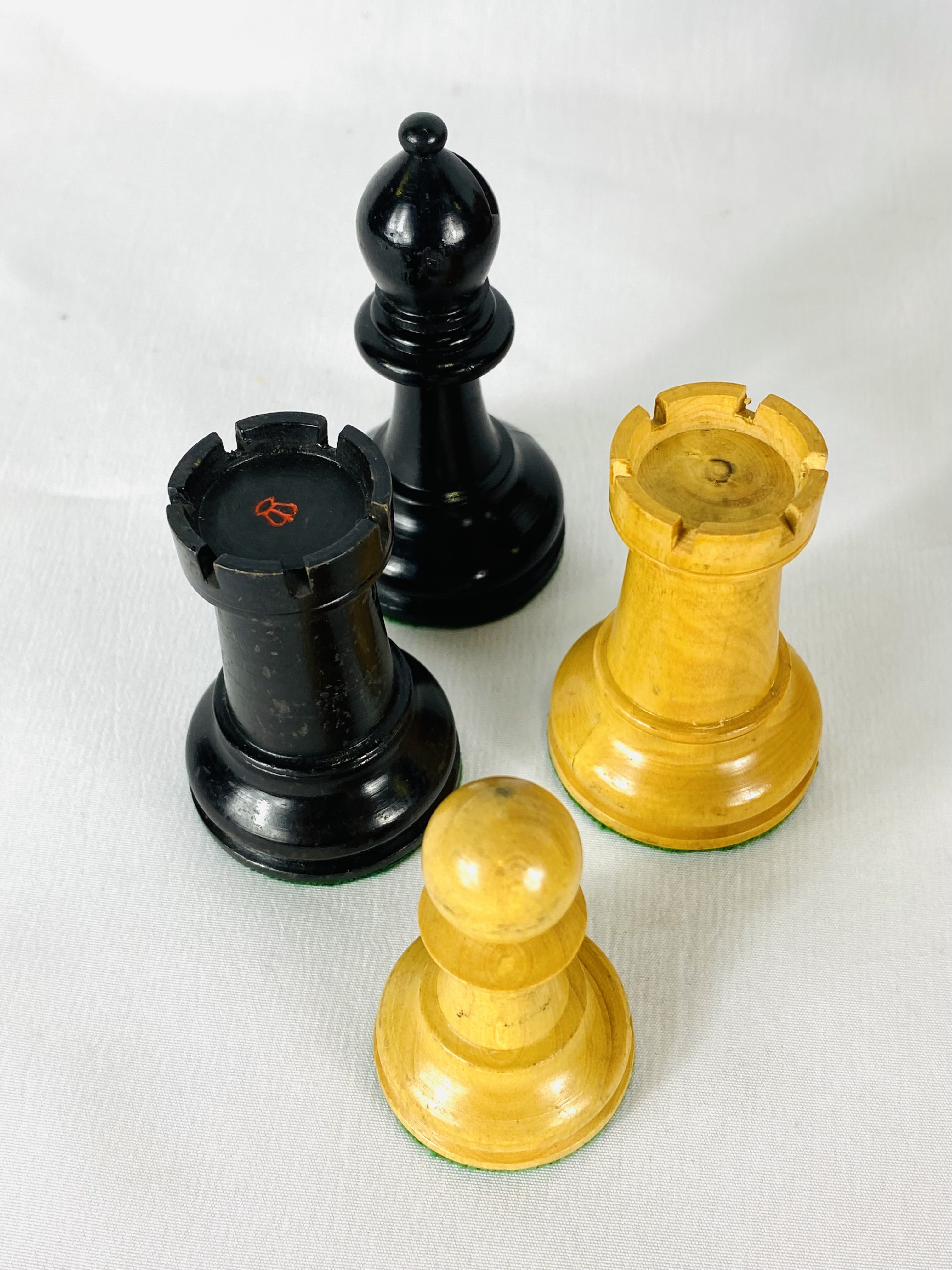 Boxwood and ebony Staunton style chess set - Image 4 of 6