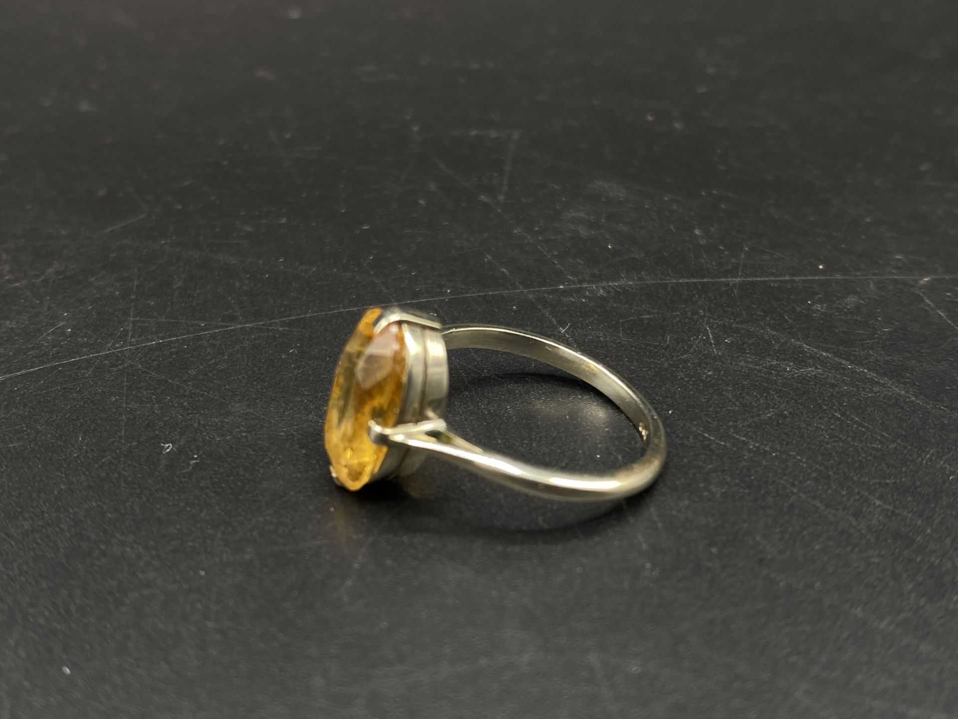 9ct gold and citrine ring - Image 3 of 5