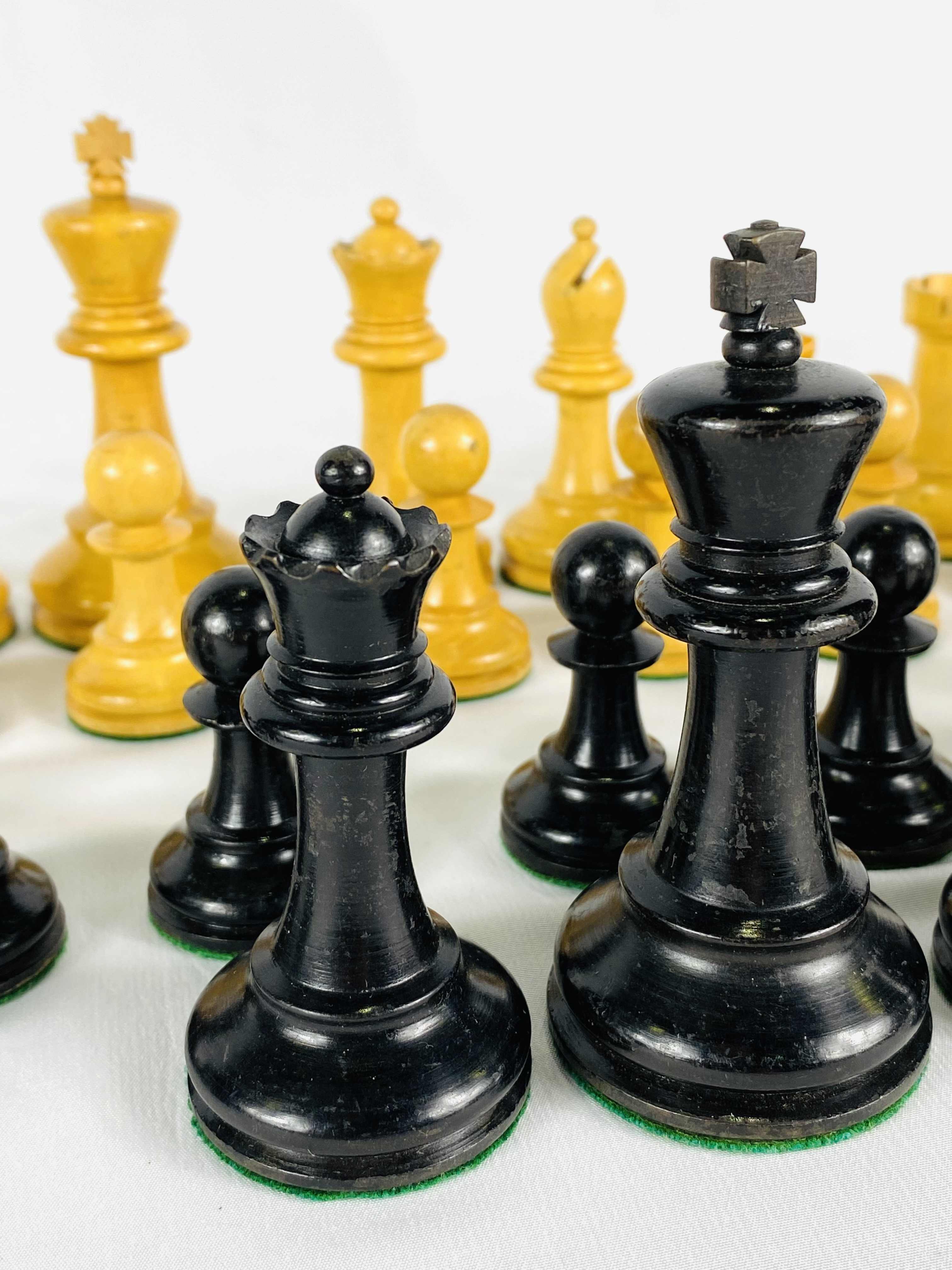 Boxwood and ebony Staunton style chess set - Image 5 of 6