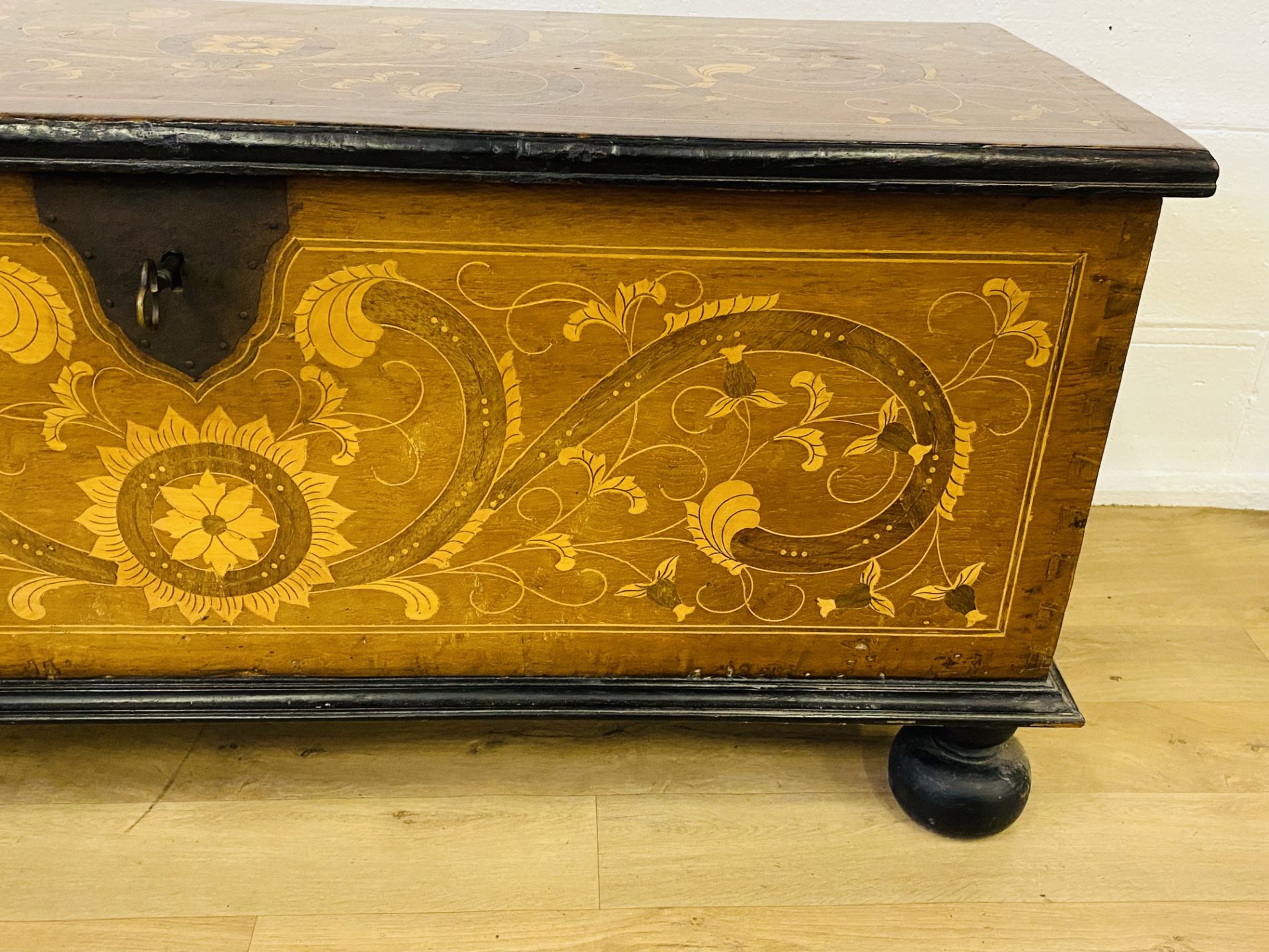 European chest with marquetry inlay - Image 2 of 16