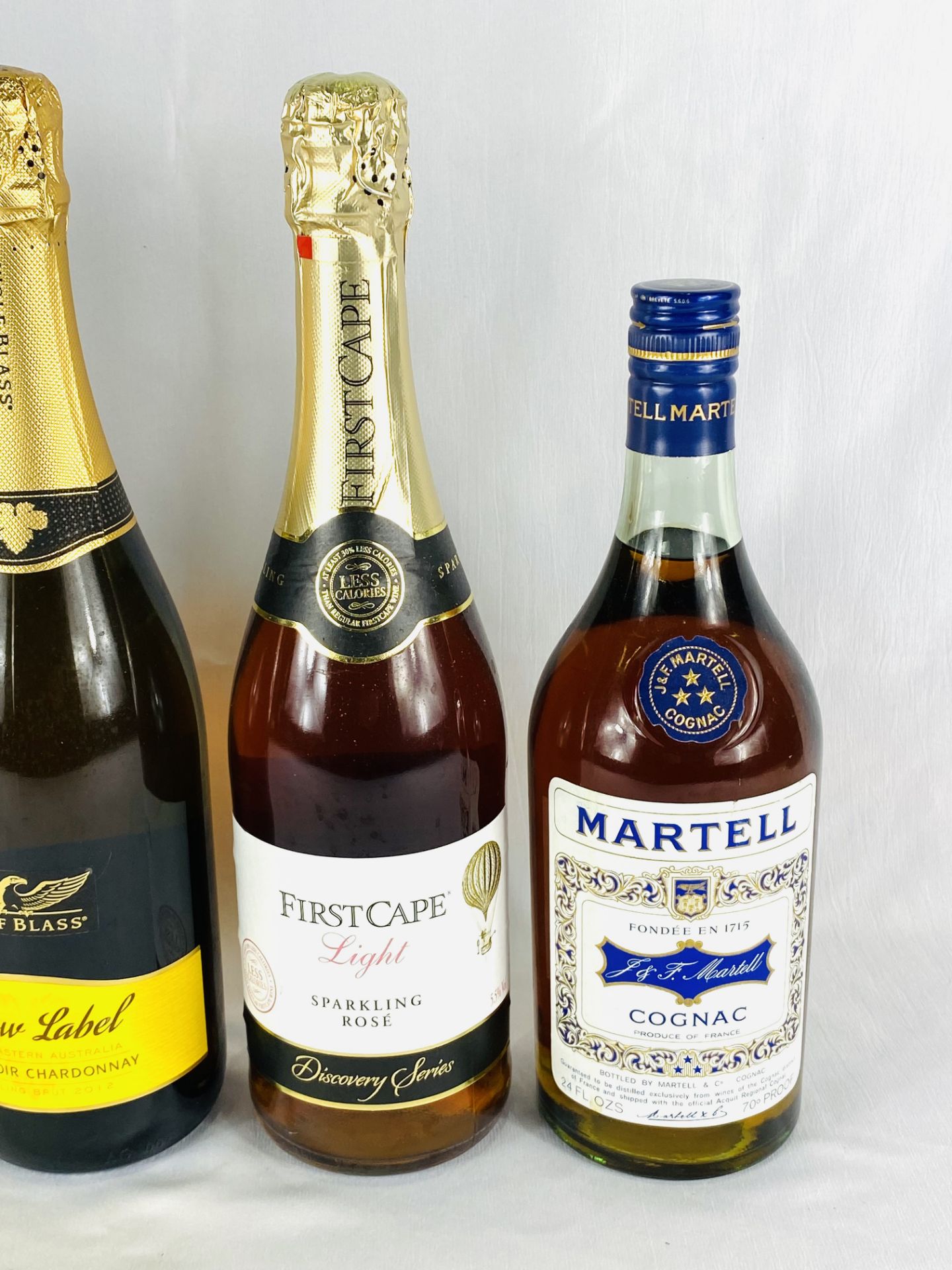 Four bottles of sparkling wine together with a 24 fl oz bottle of cognac - Bild 2 aus 4