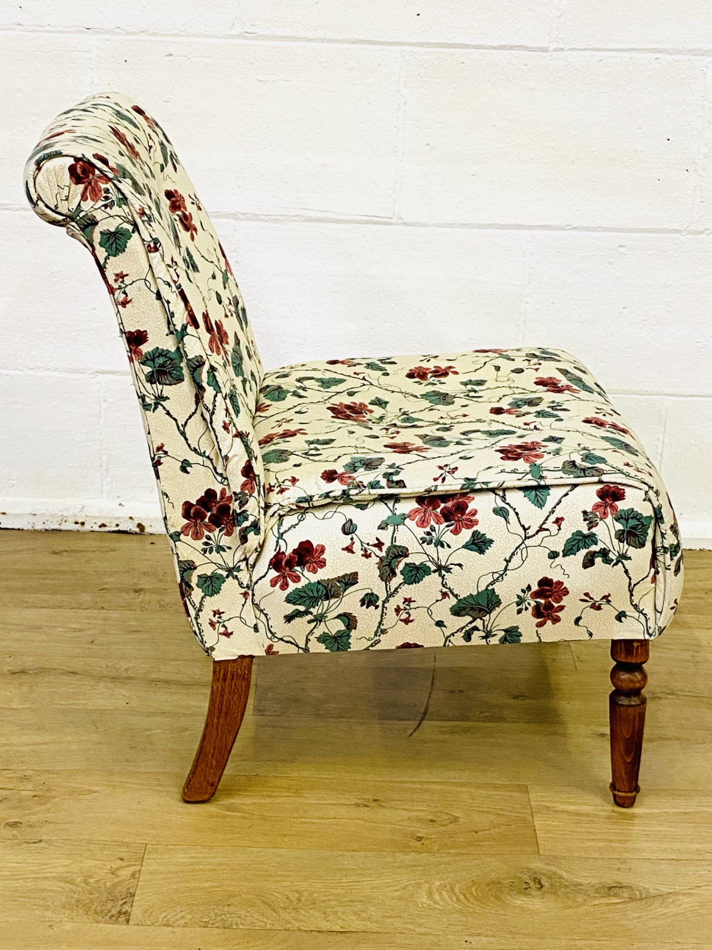 Floral fabric bedroom chair - Image 2 of 4