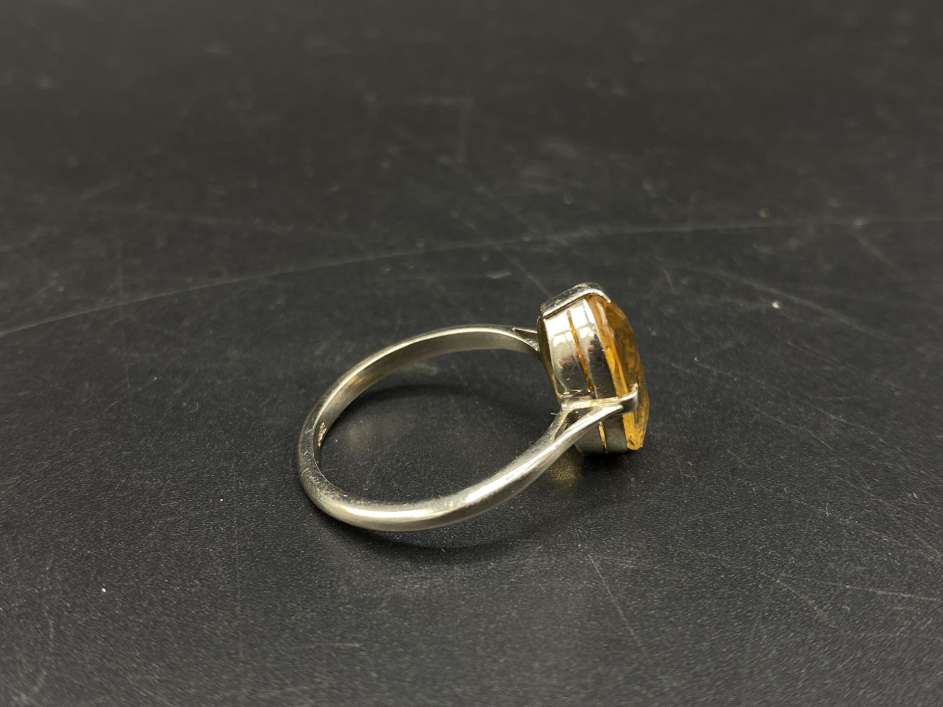 9ct gold and citrine ring - Image 5 of 5