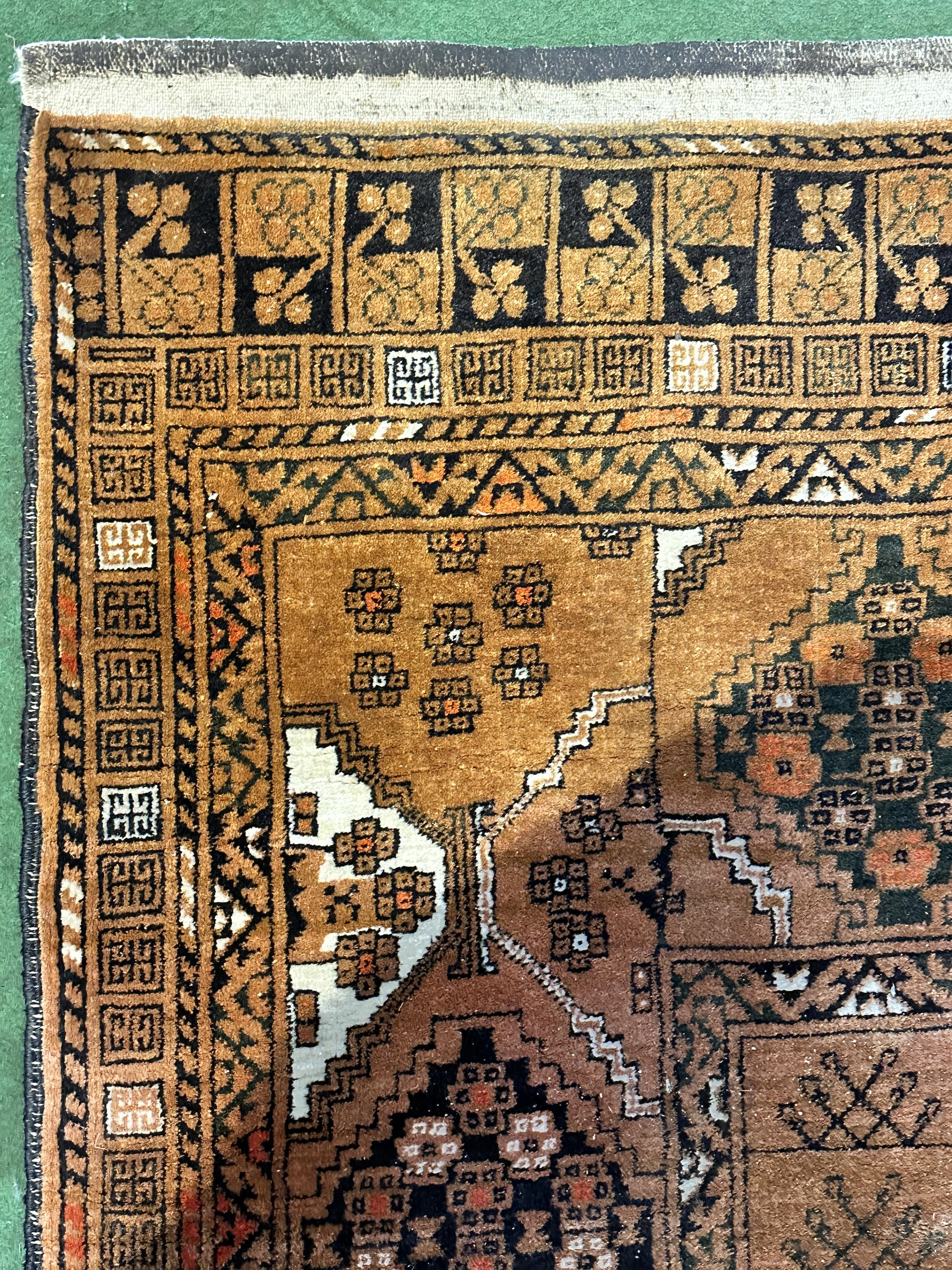 Rug with geometric patterns - Image 4 of 5