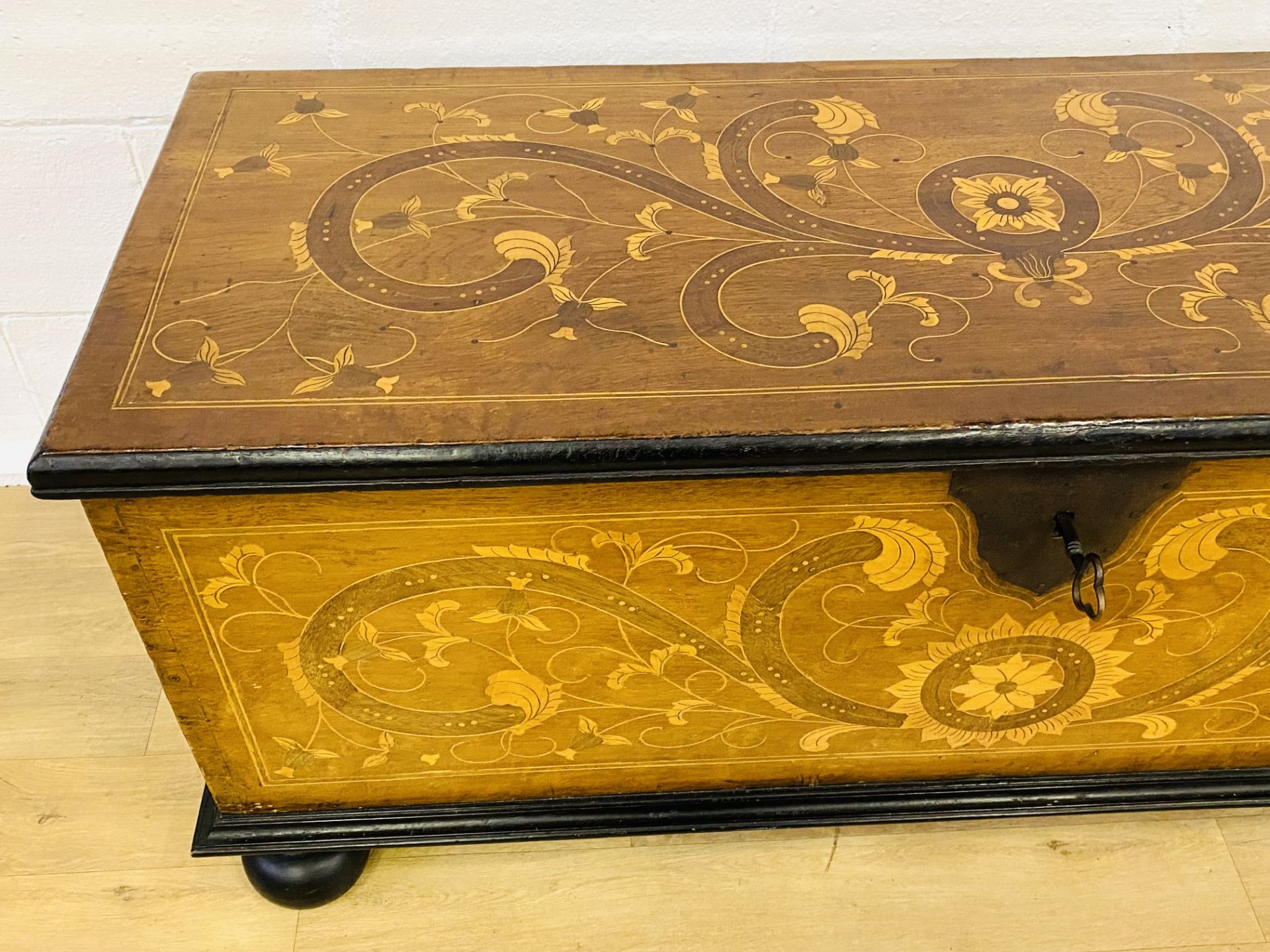 European chest with marquetry inlay - Image 5 of 16