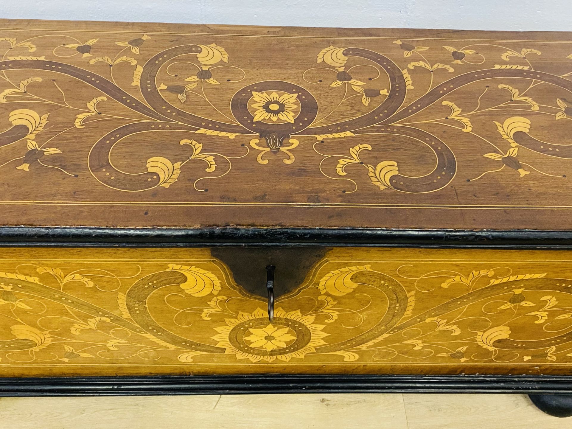 European chest with marquetry inlay - Image 9 of 16