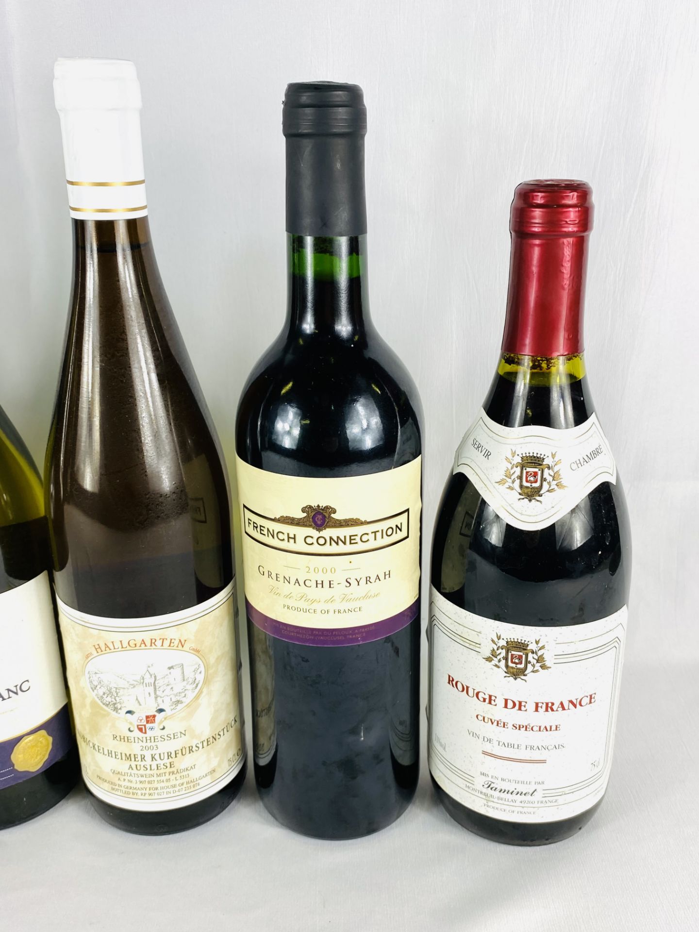 Three bottles of red wine together with three bottles of white wine - Bild 3 aus 4