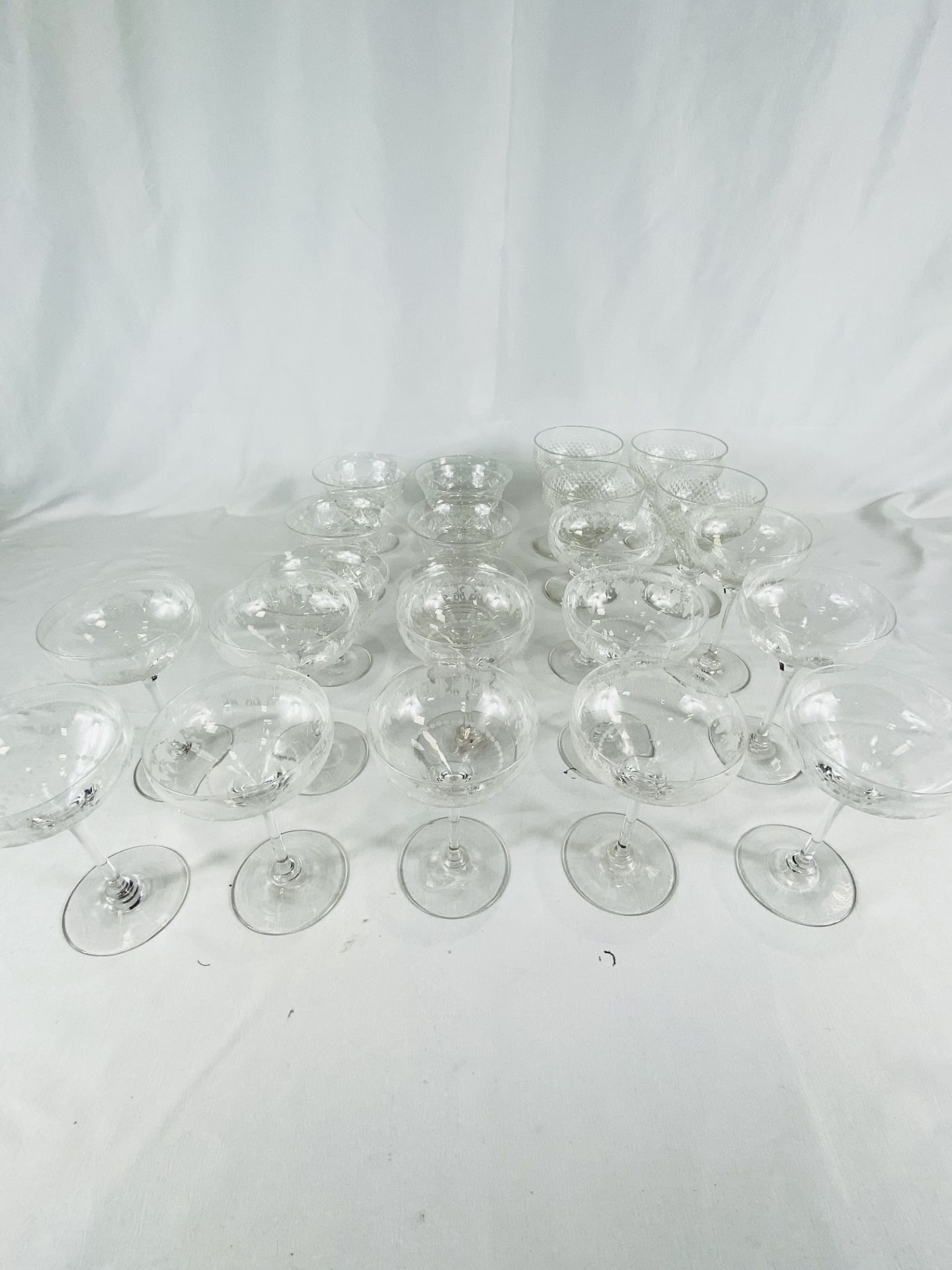 Quantity of champagne glasses - Bild 2 aus 6