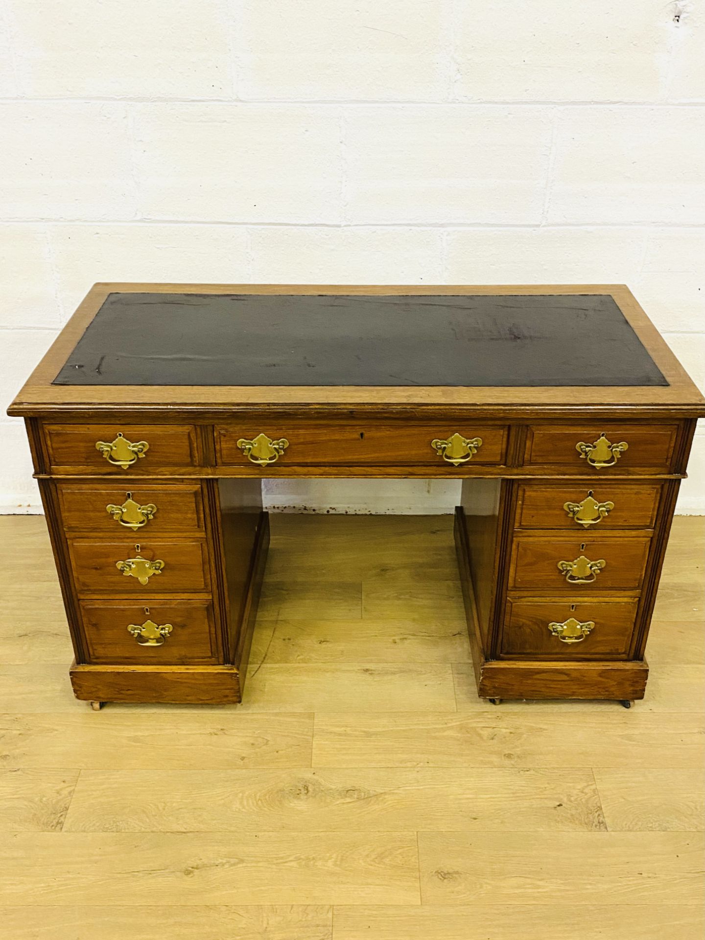 Mahogany pedestal desk - Image 6 of 7