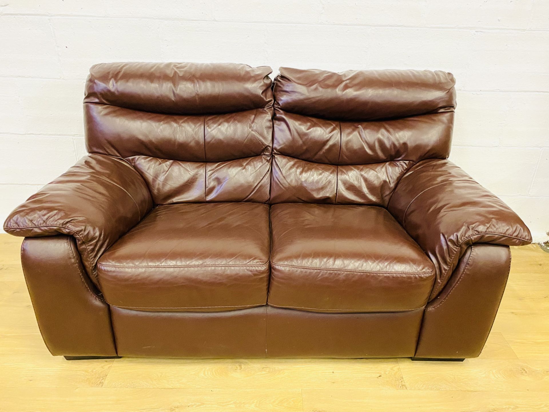 Leather style two seat sofa - Image 3 of 5