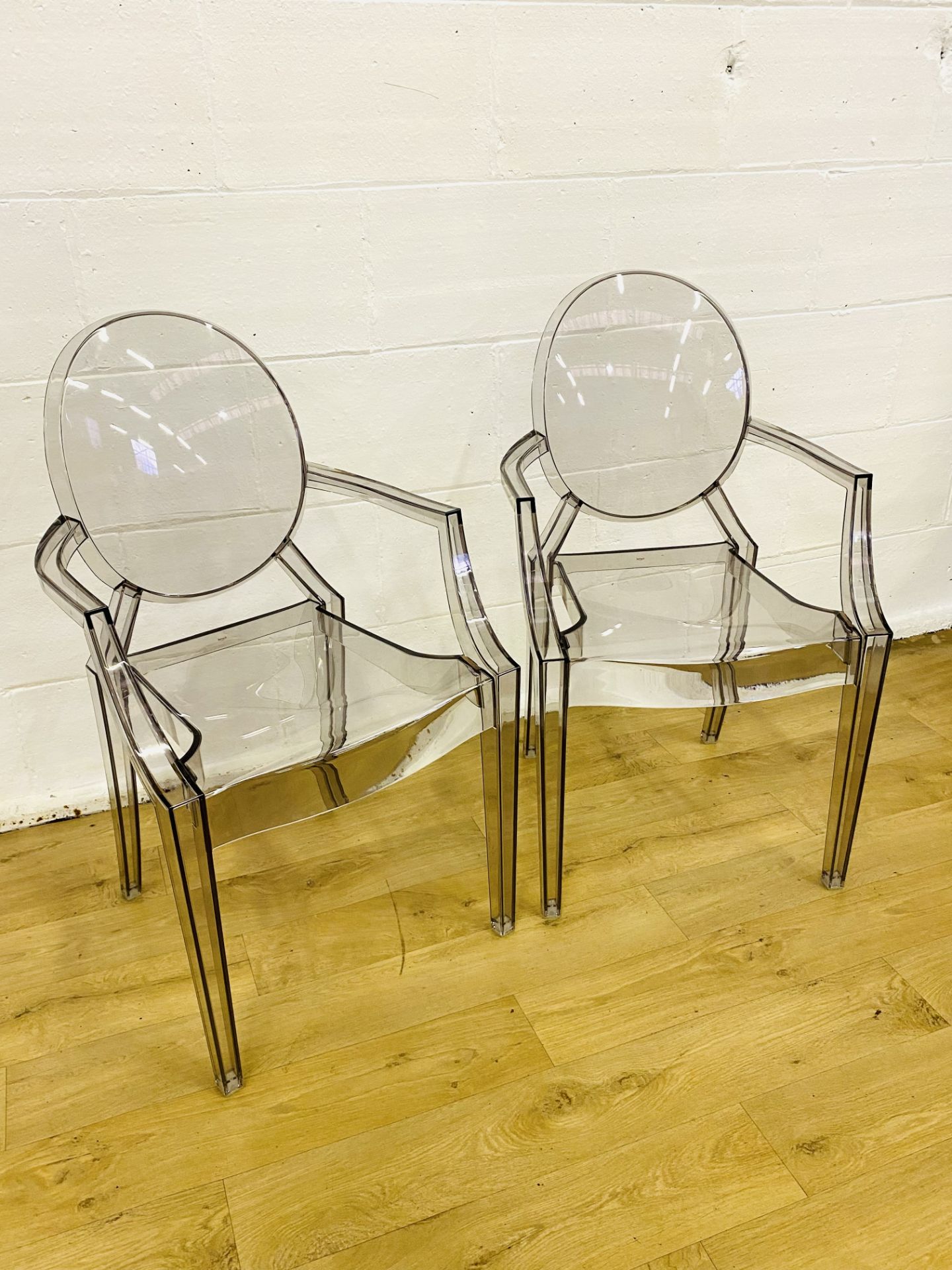 Two Kartell clear plastic armchairs - Image 4 of 5