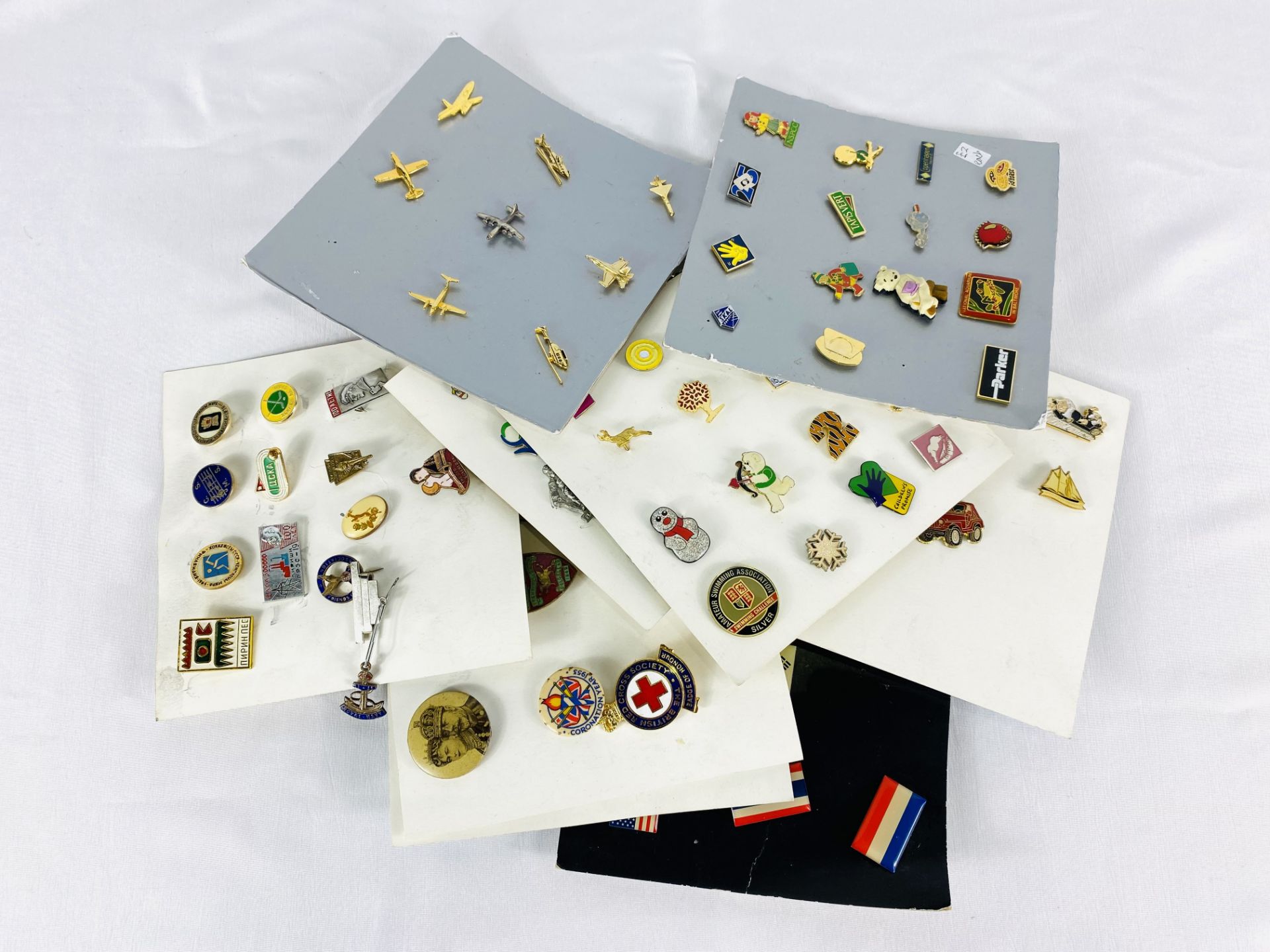 Quantity of pin badges