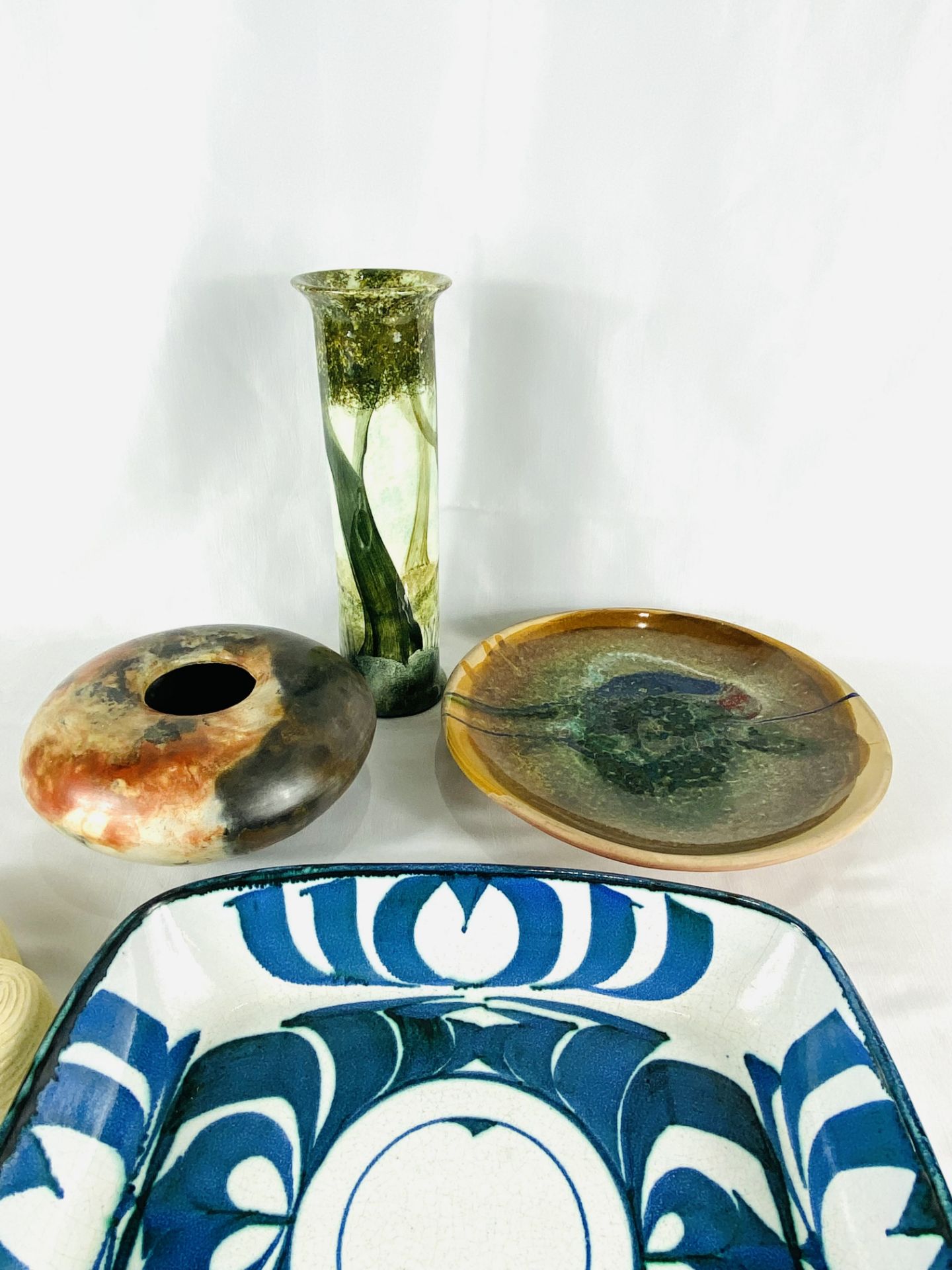 Collection of studio pottery - Image 3 of 7