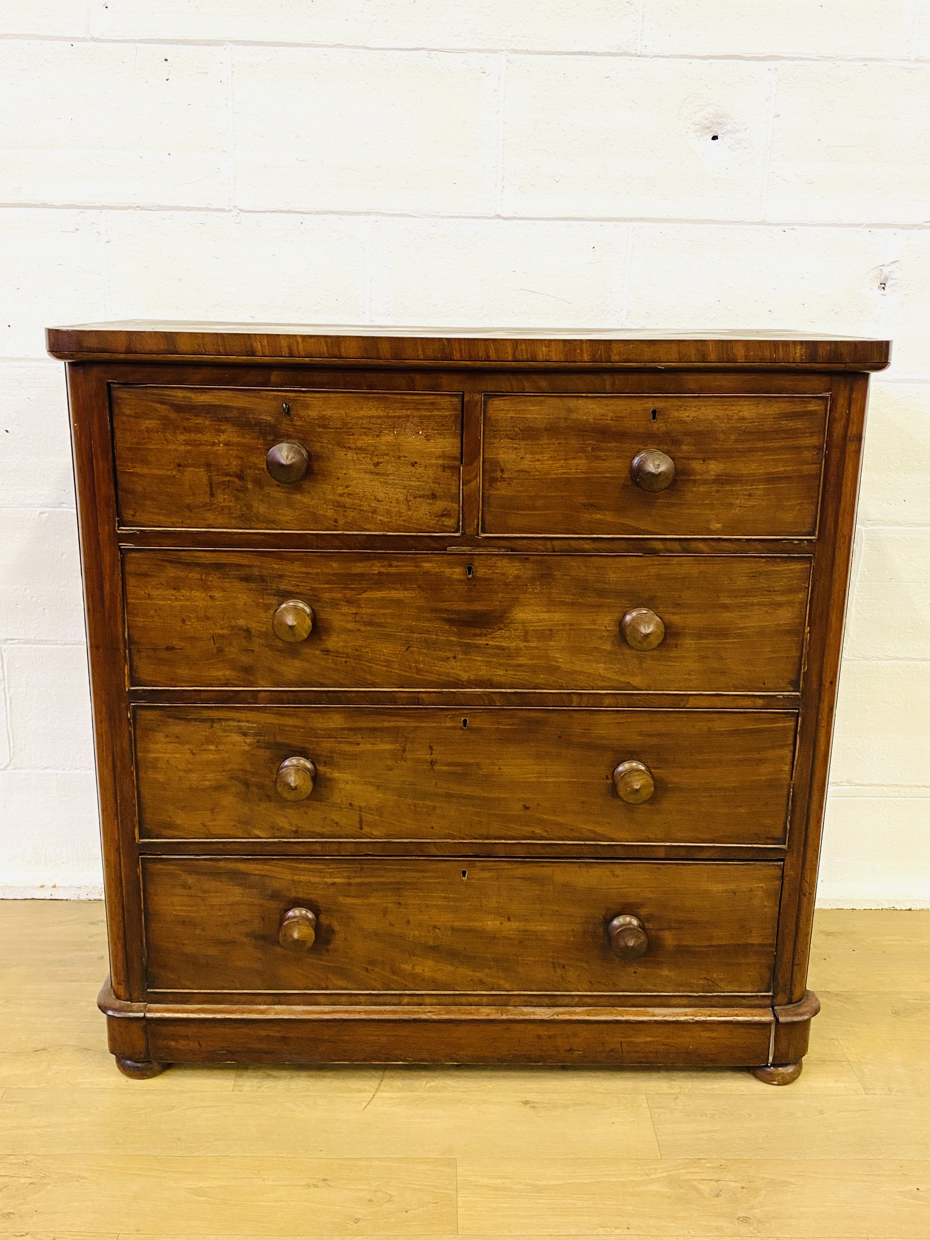 Mahogany chest of drawers