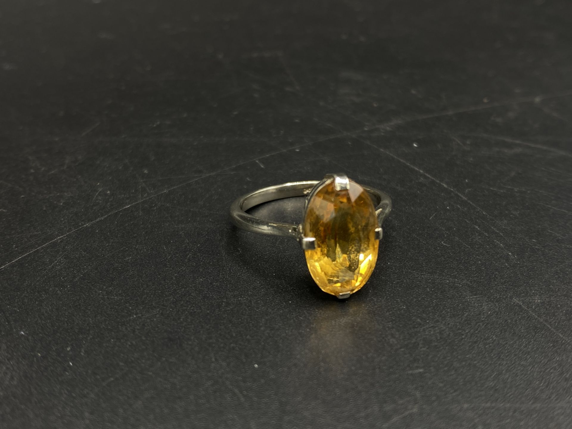 9ct gold and citrine ring