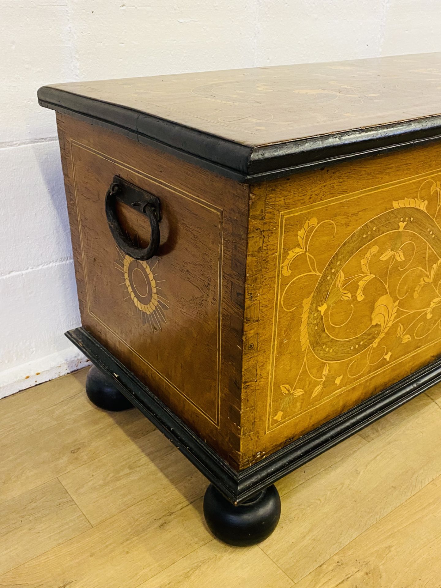 European chest with marquetry inlay - Image 6 of 16