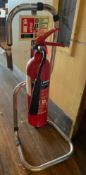 1 x Fire Extinguisher With Chrome Stand - Ref: BK262 - CL686 - Location: Altrincham WA14This lot was