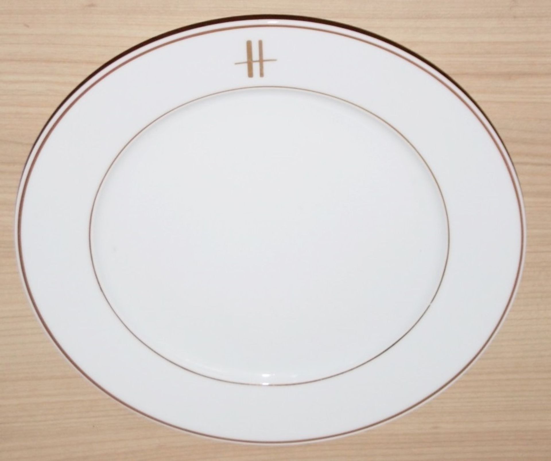 15 x PILLIVUYT Porcelain 30.4cm Large Dinner Charger Plates Featuring 'Famous Branding' In Gold - Image 3 of 5