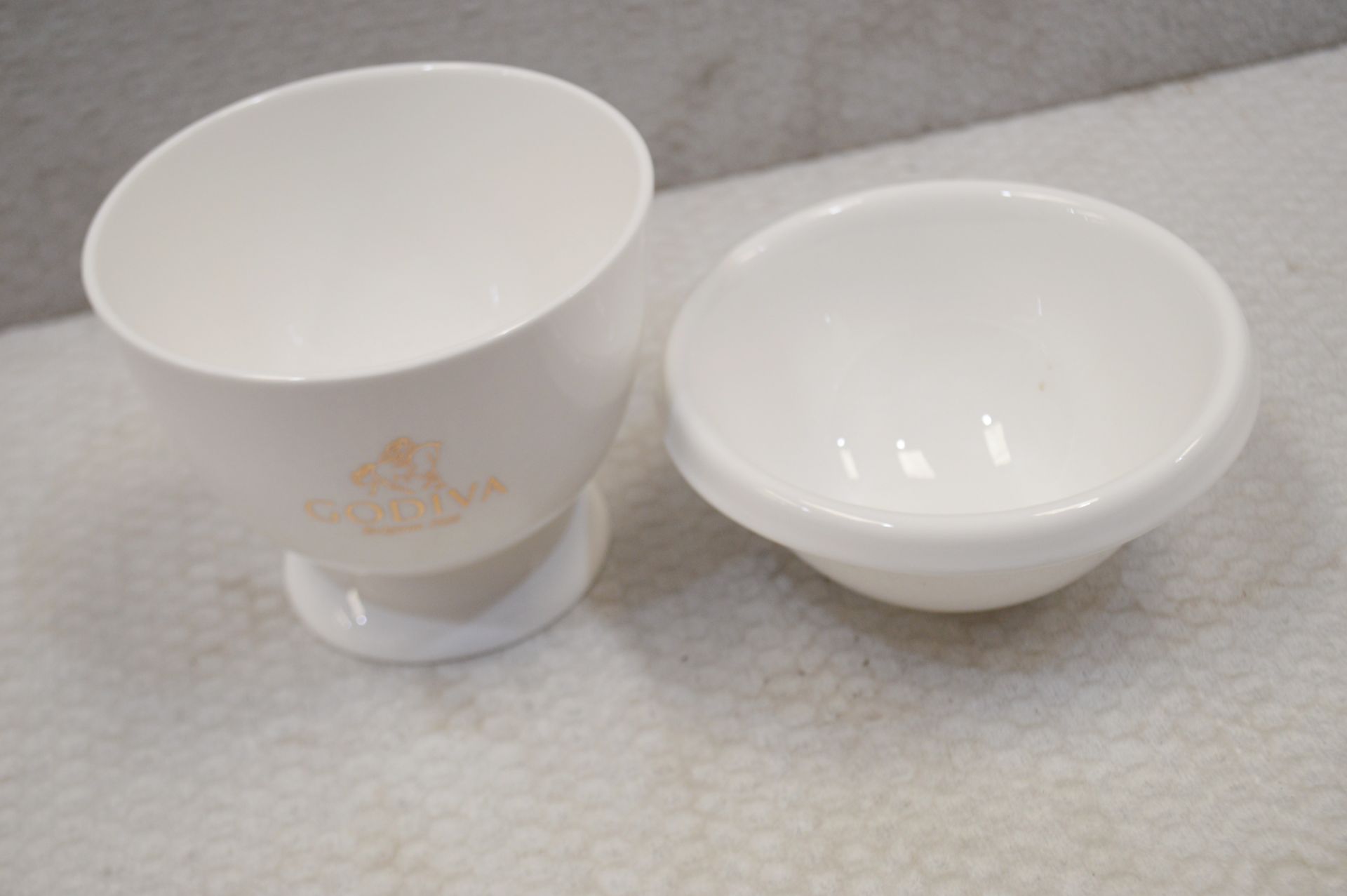 14 x Godiva White and Gold Bowls Suitable For Deserts, Soups or Starters - Recently Removed From A